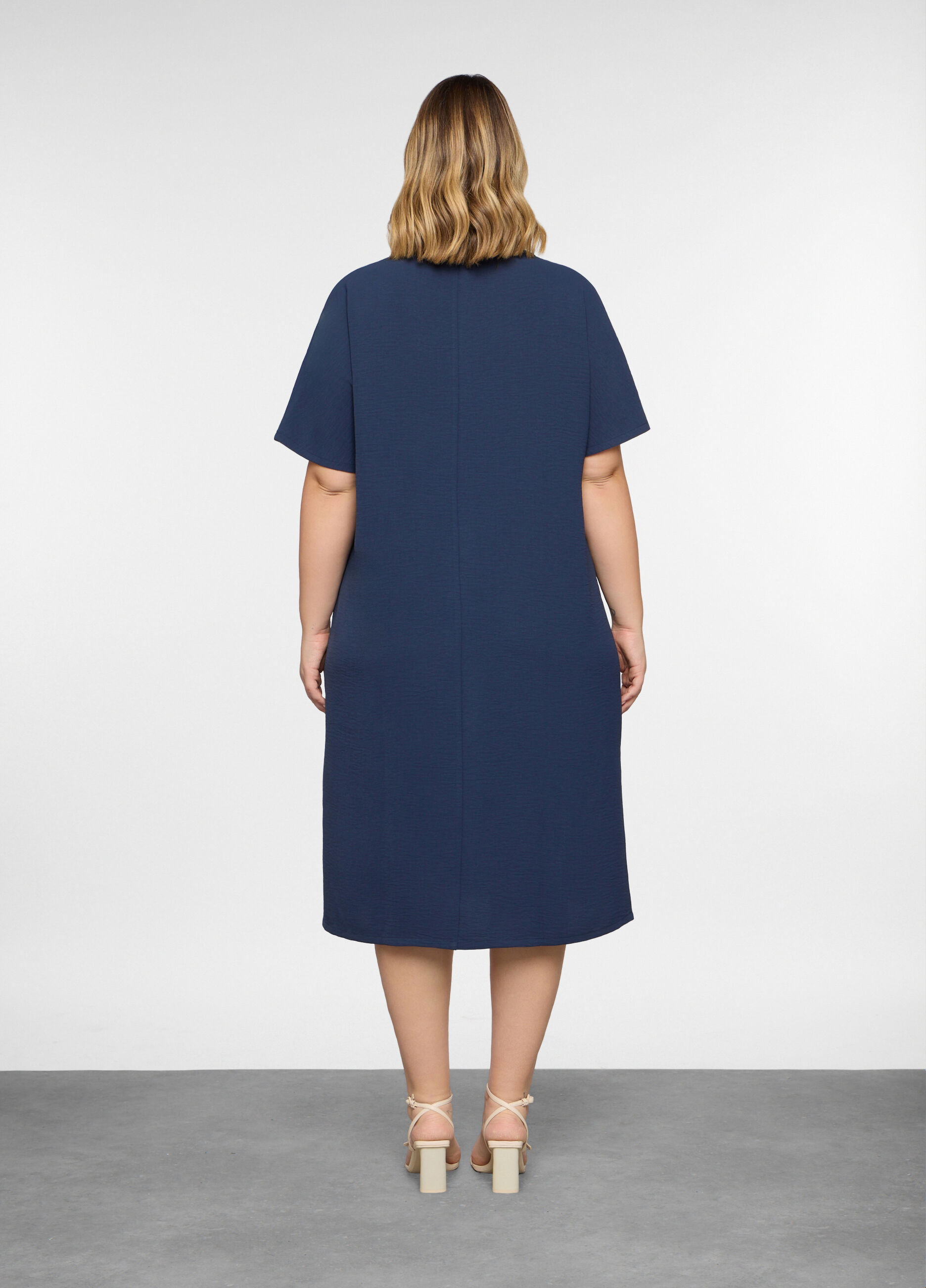 Abito lungo con colletto classico donna curvy_1