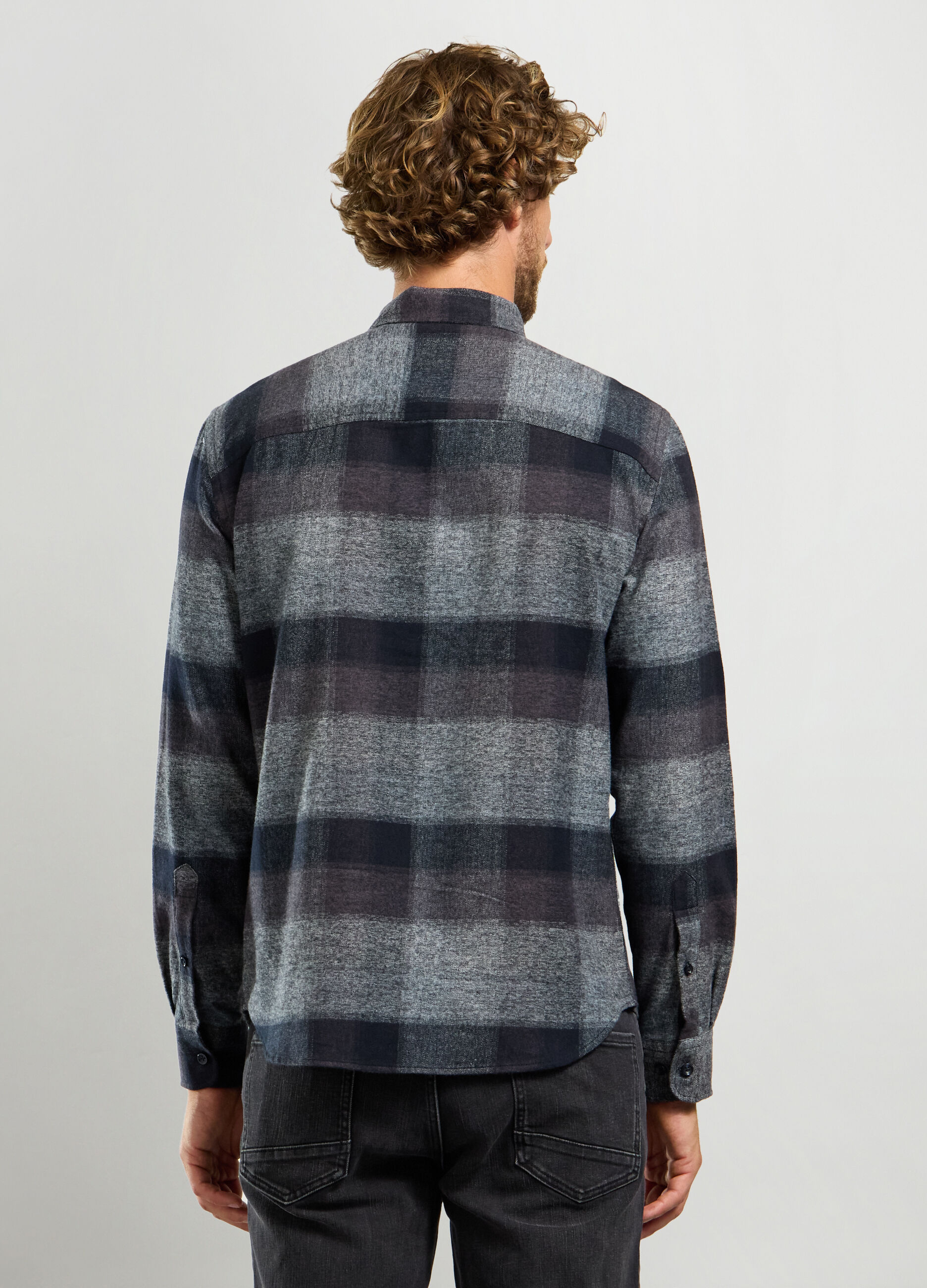 Camicia regular fit con colletto button down in flanella uomo_1