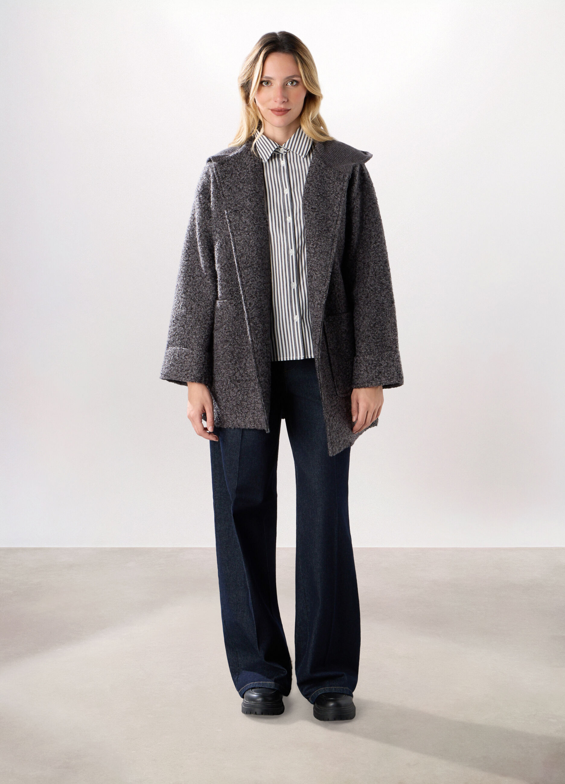 Cappotto in fake fur bouclé con cappuccio donna_0
