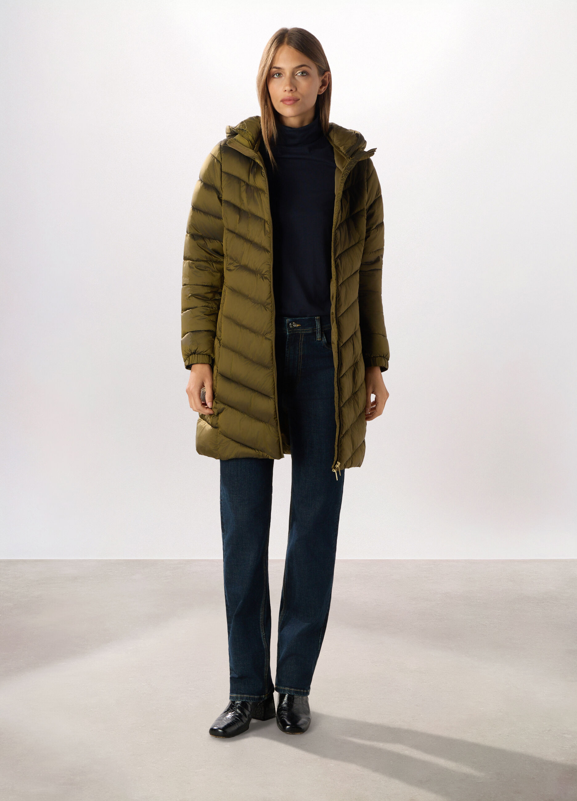 Giubbotto imbottito con cappuccio donna_0