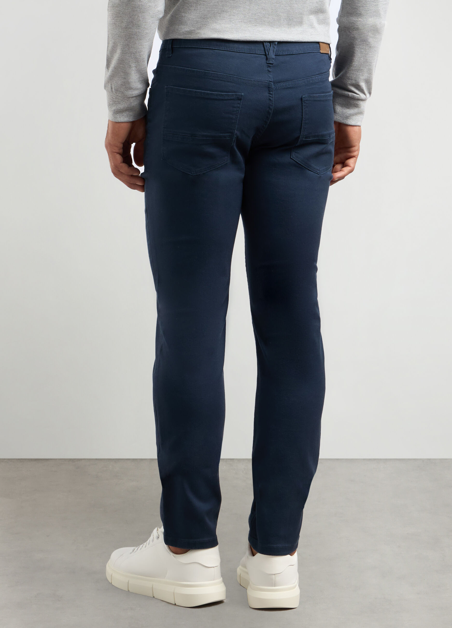 Pantaloni slim fit in twill di cotone stretch uomo_1