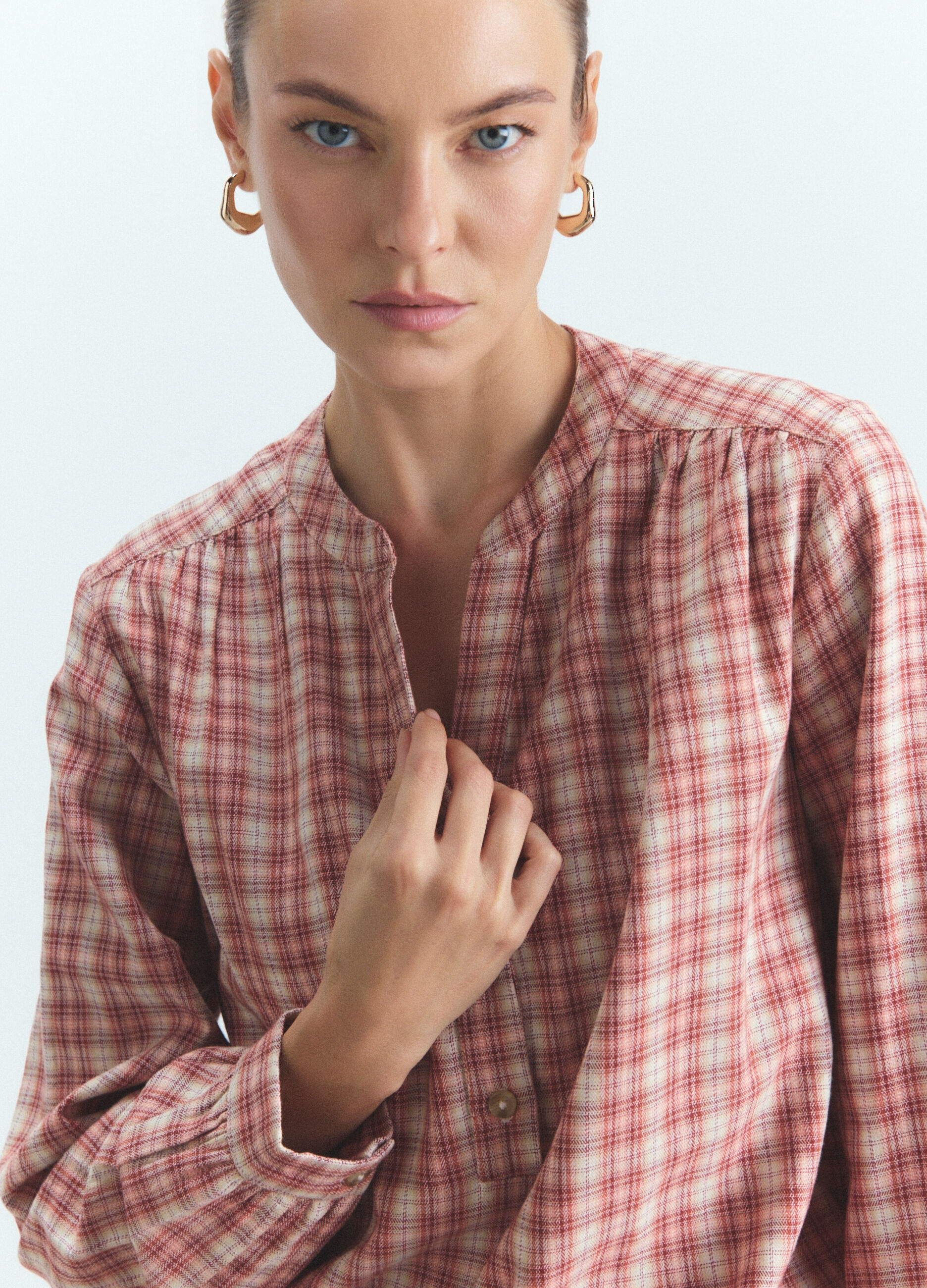 Blusa Fit Regular con scollo a V donna_4