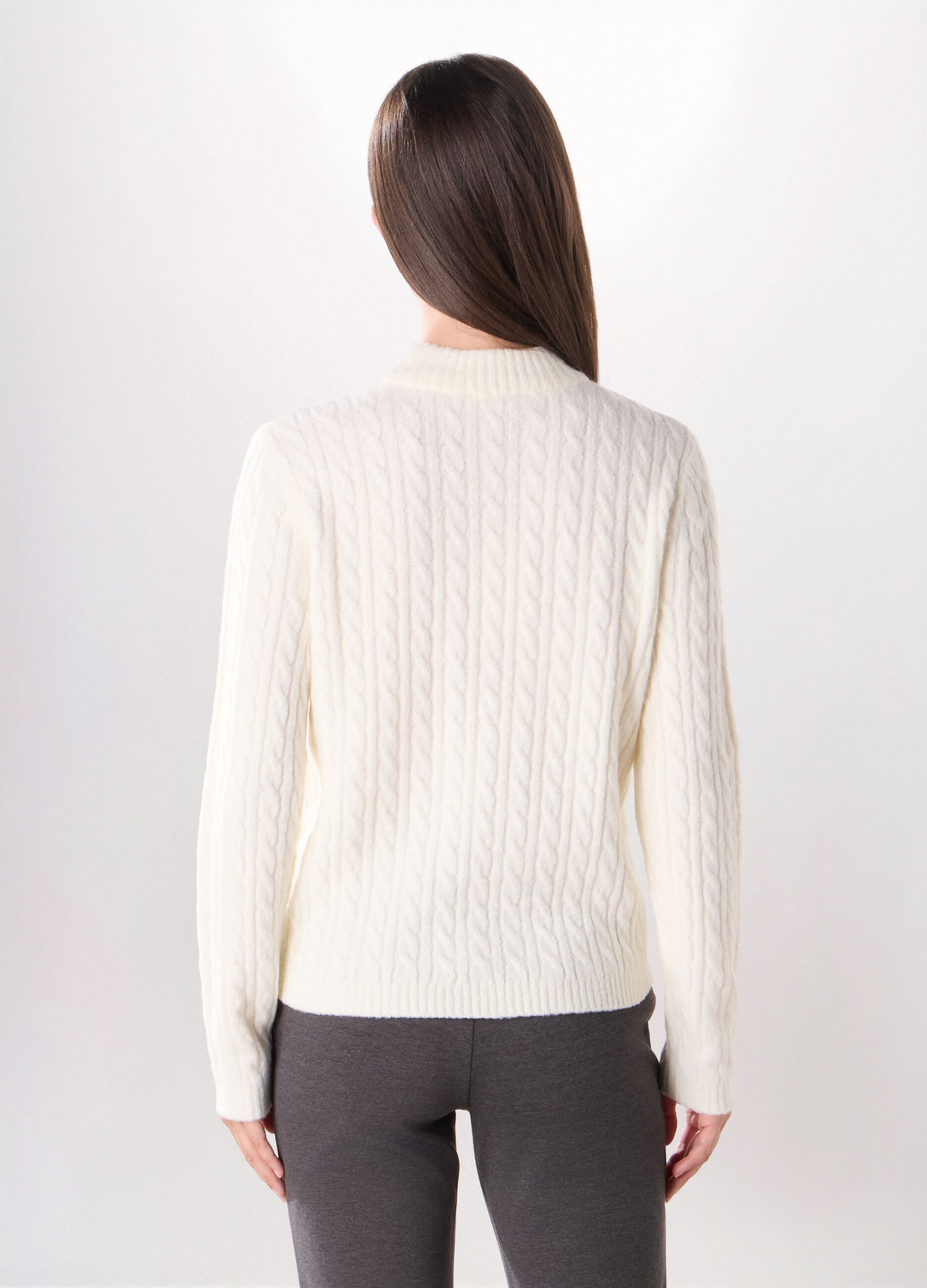 Tricot con lavorazione a treccia donna_1