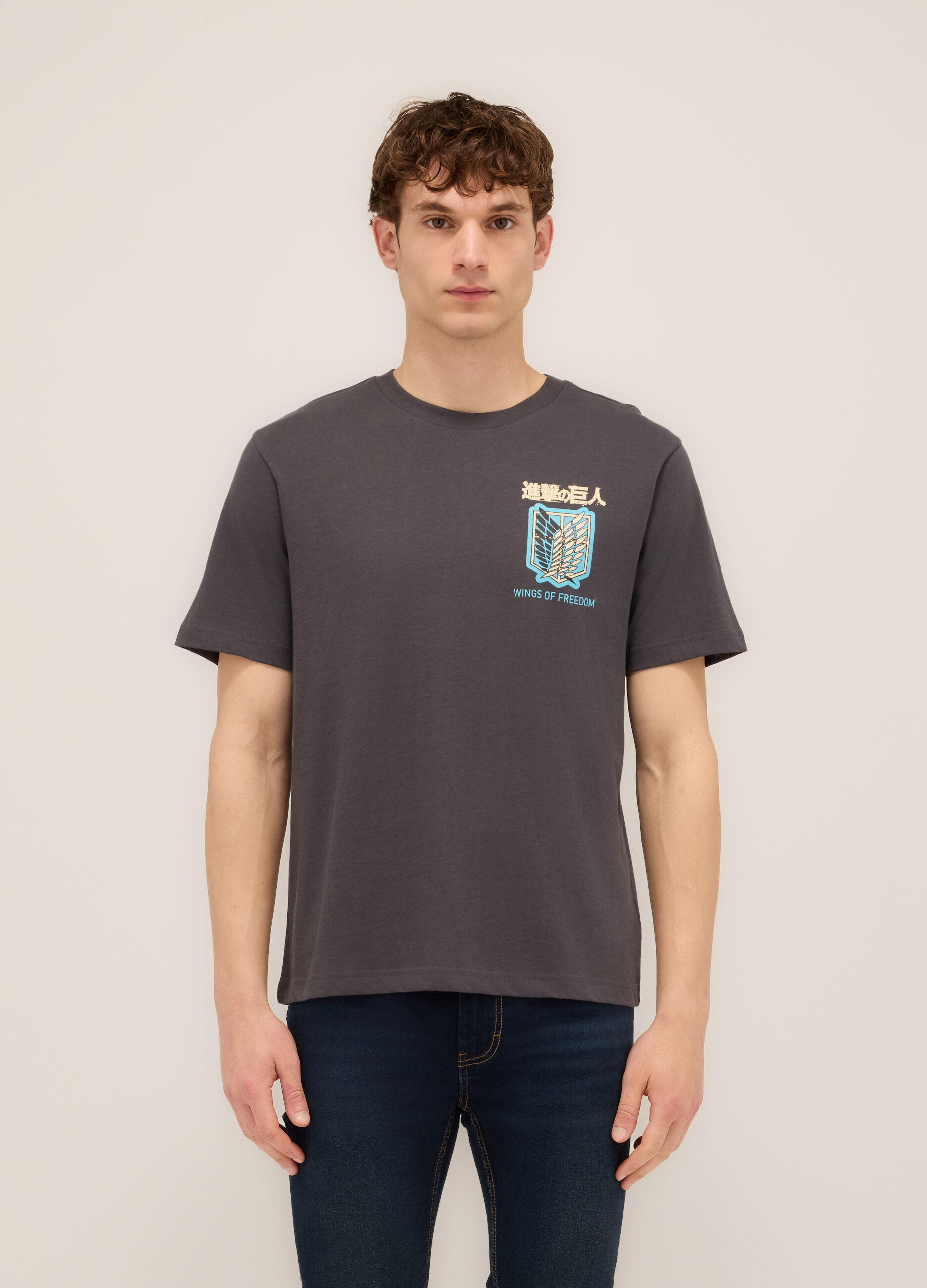 T-shirt girocollo stampa Attack on Titan uomo_0
