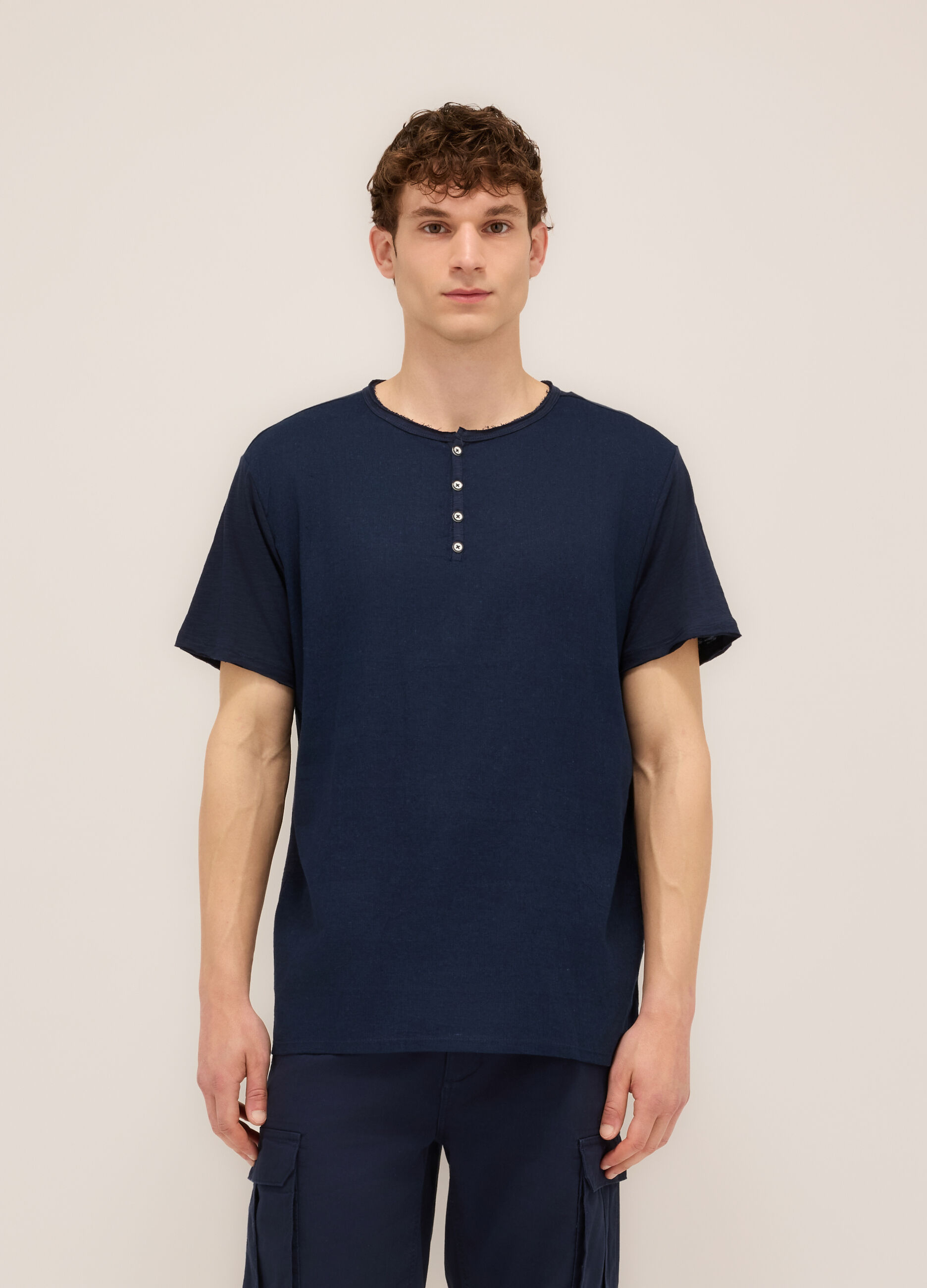 T-shirt serafino in cotone e lino uomo_0