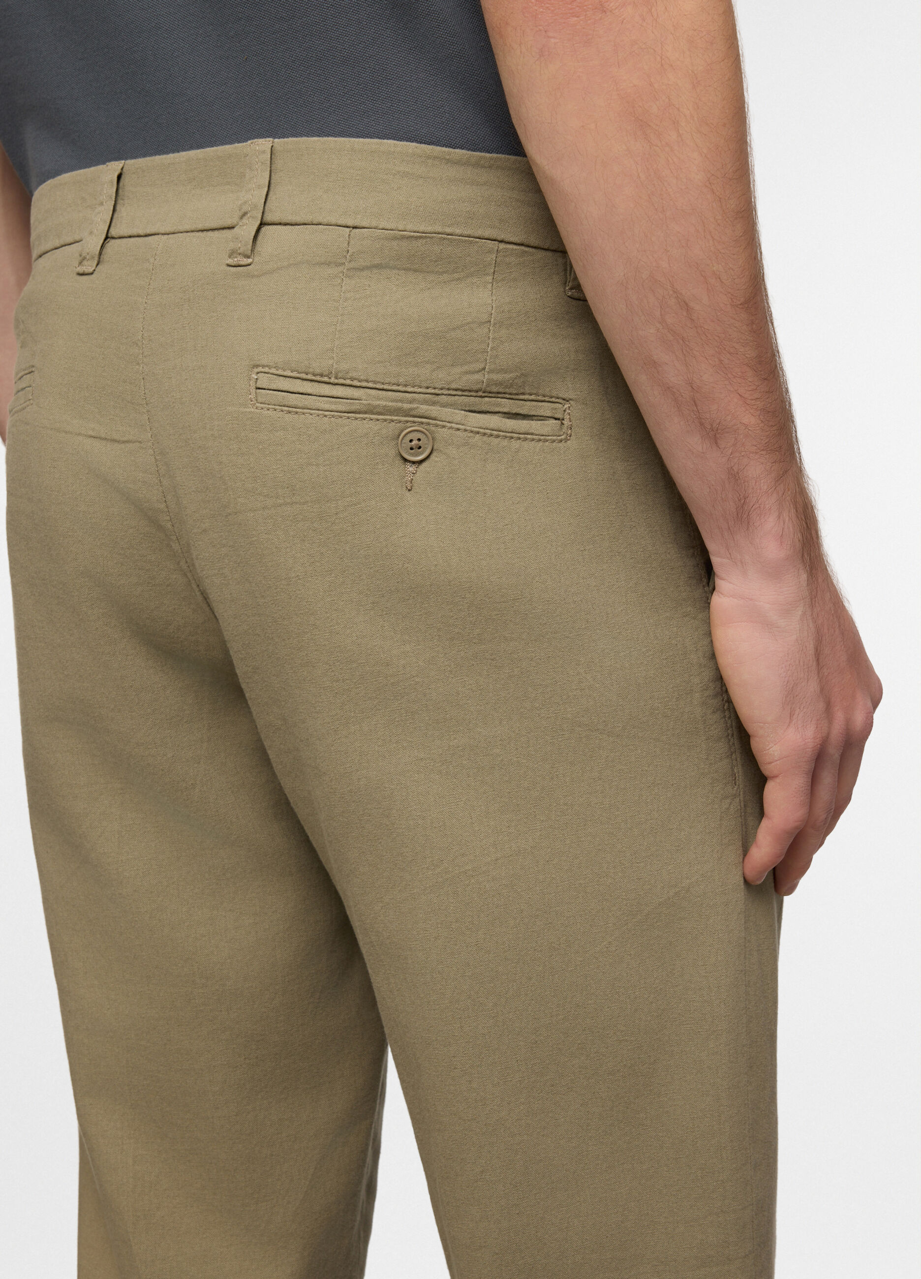 Pantalone chino regular fit in lino e cotone uomo_2