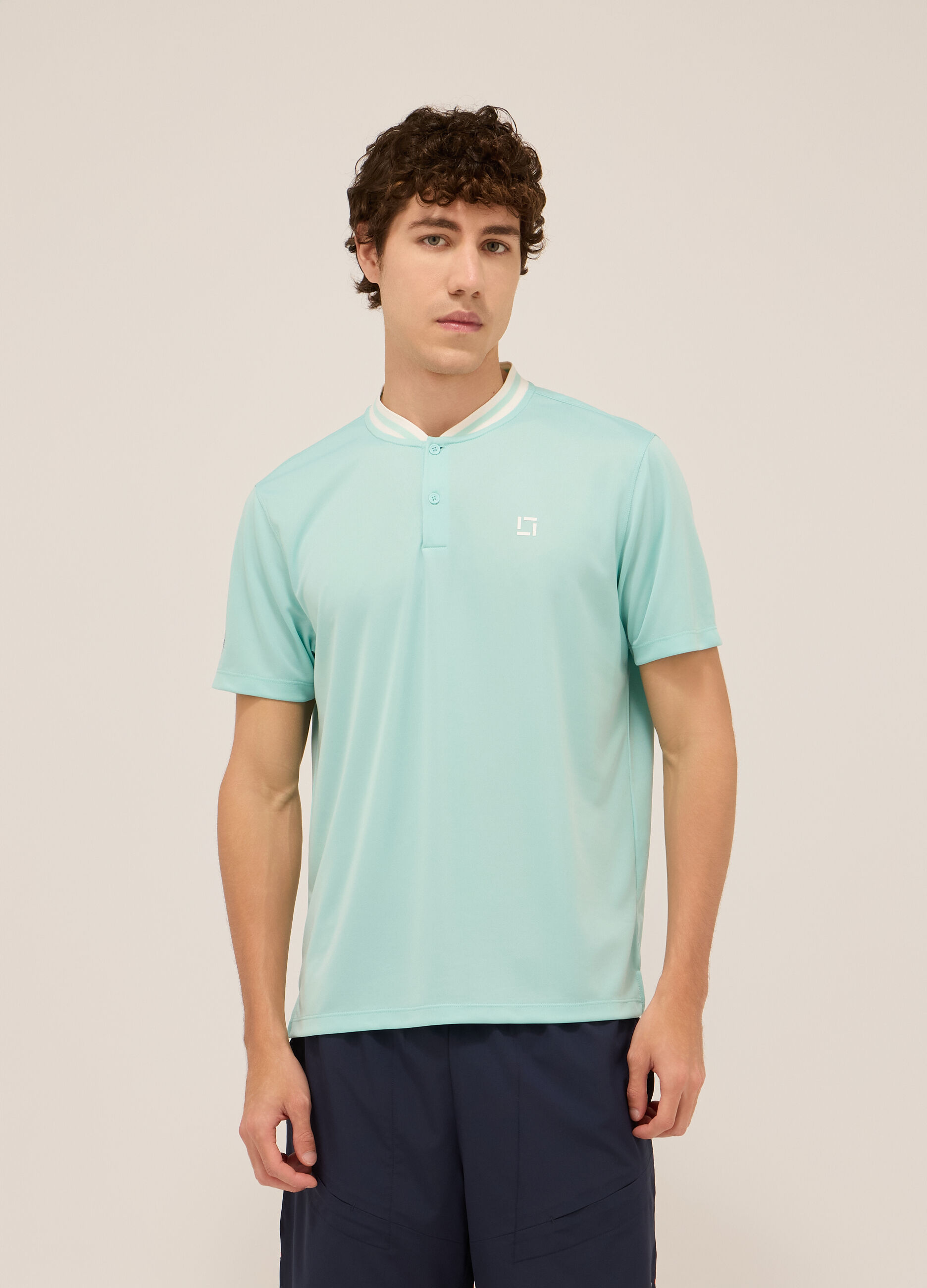 Polo sportiva con colletto coreano in jersey di tessuto tecnico uomo