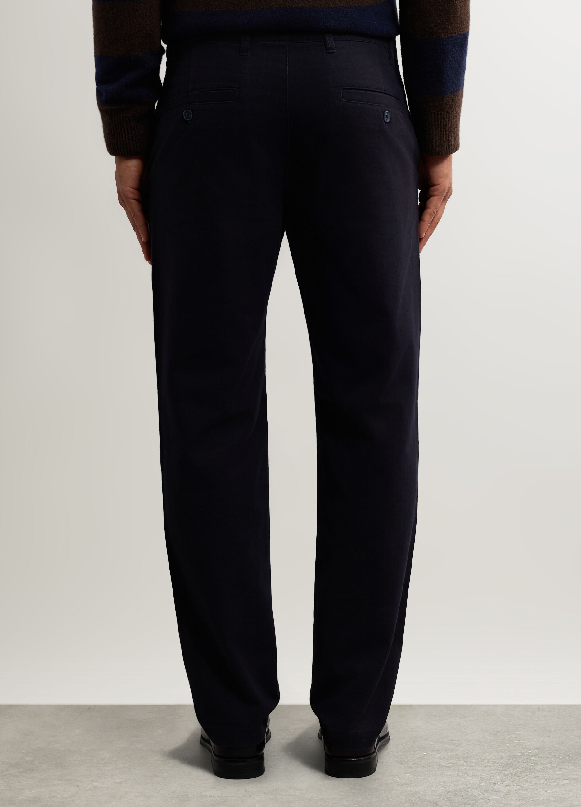 Pantaloni chino regular fit in twill di cotone uomo_2