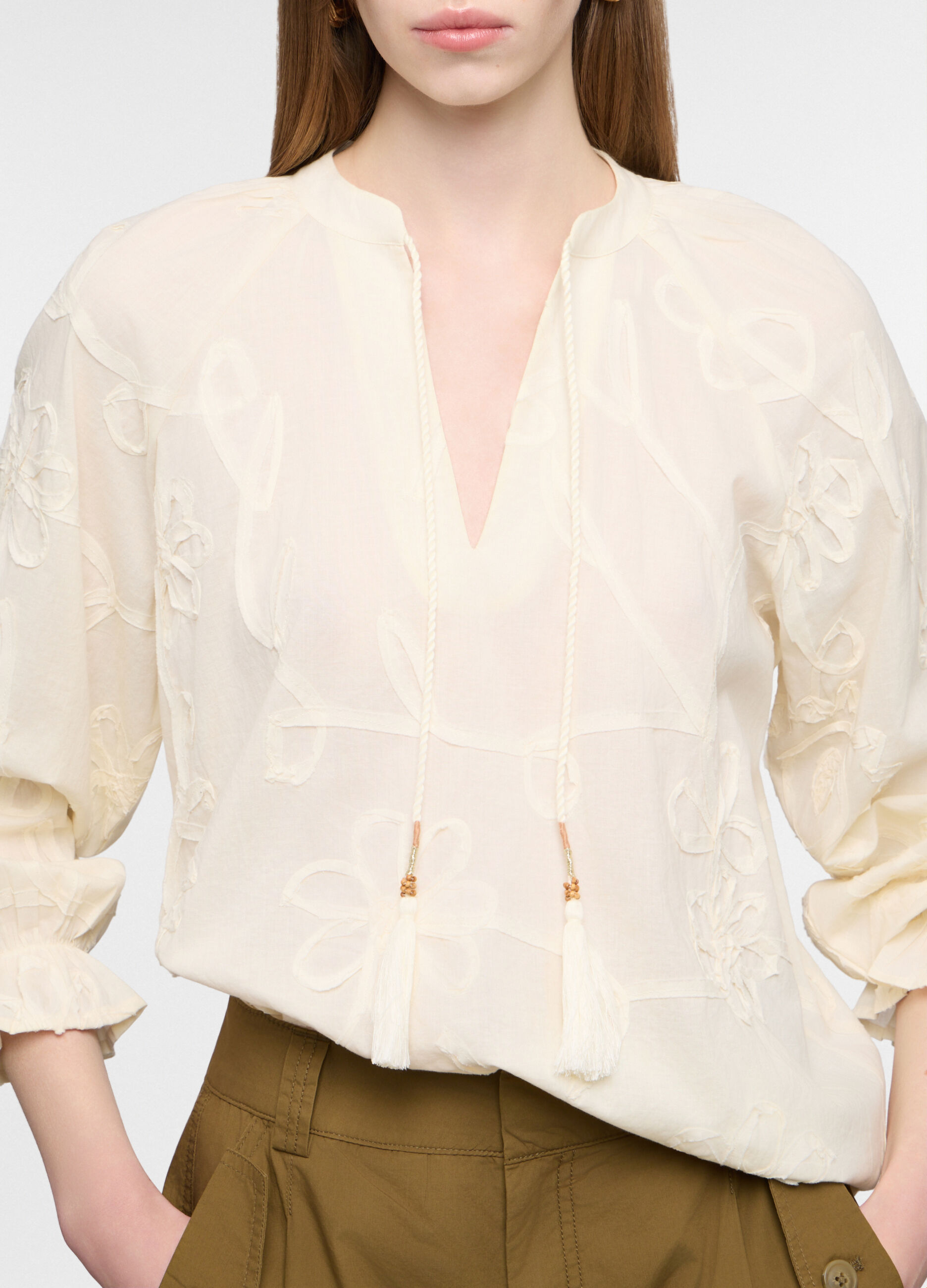 Blusa con scollo a V e ricami in puro cotone donna_2