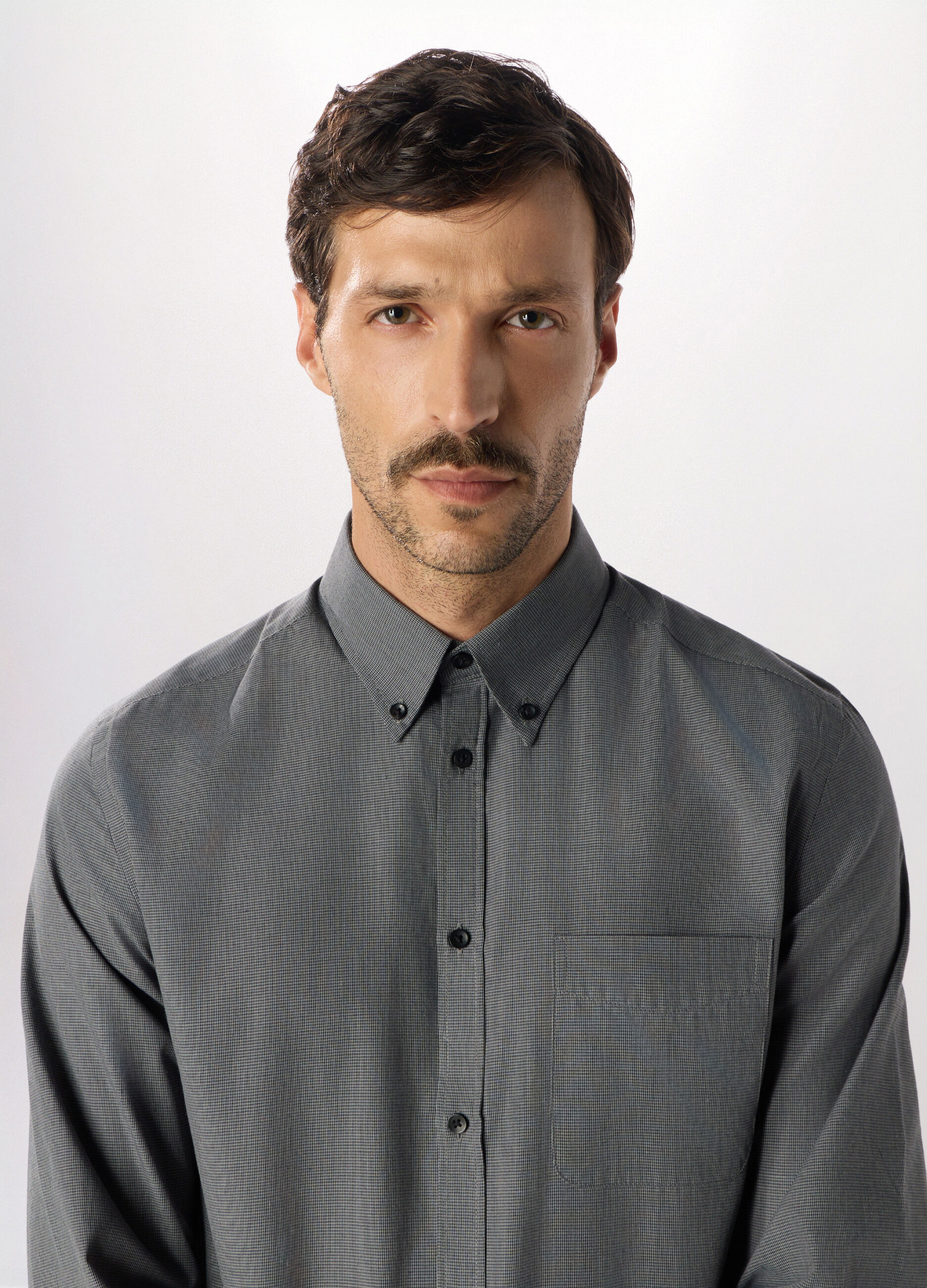 Camicia slim fit con colletto button down in misto cotone uomo_2