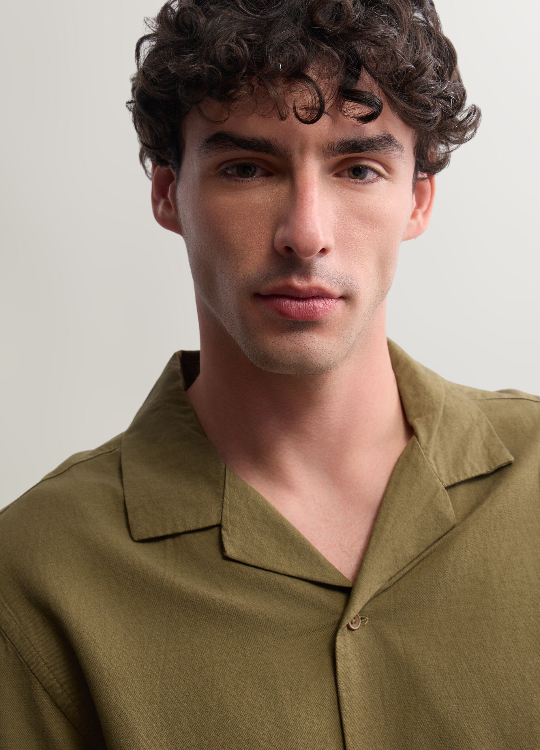 Camicia a maniche corte in viscosa, cotone e lino uomo_2