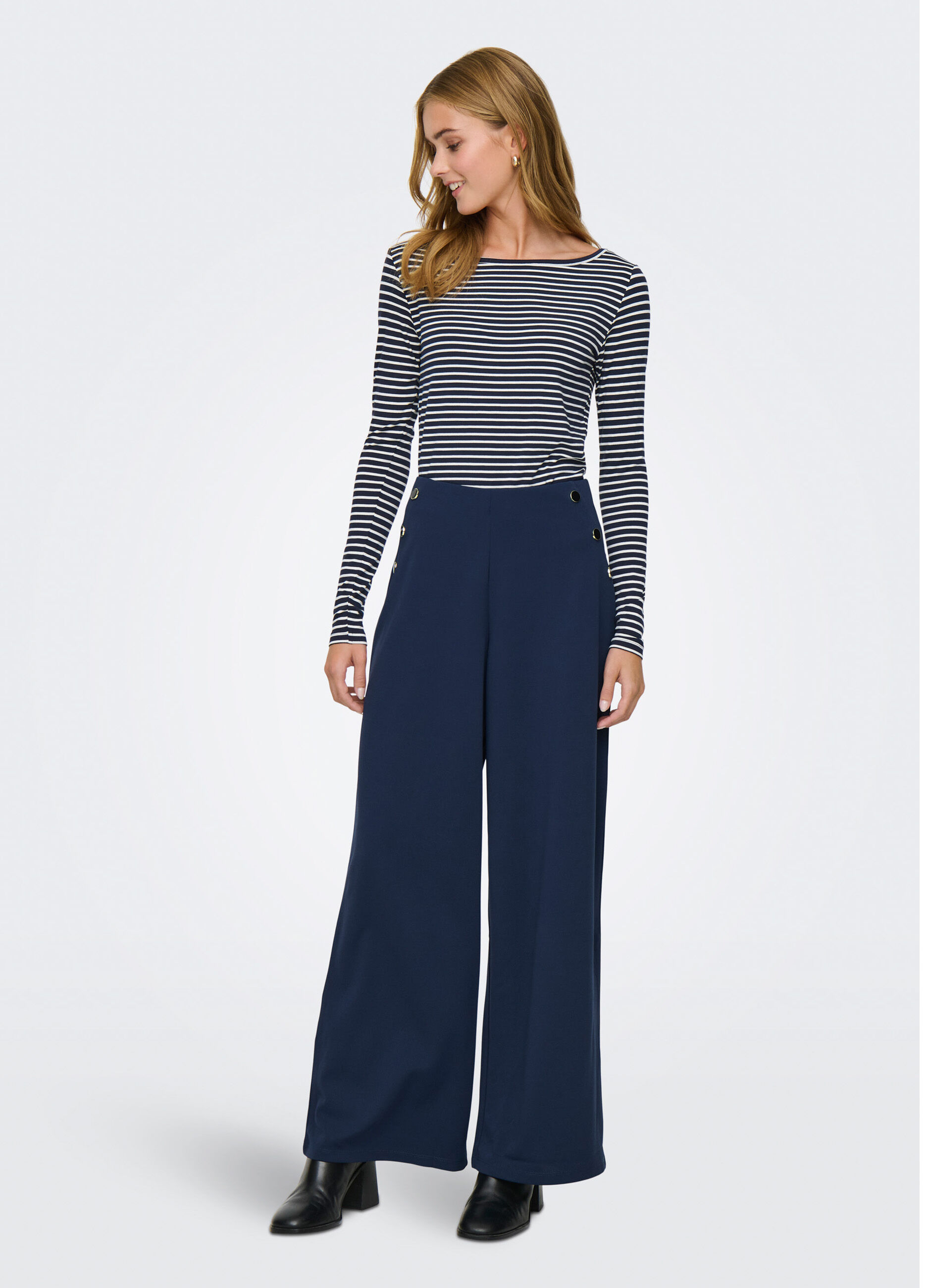 Top regular fit con scollo a barca_2