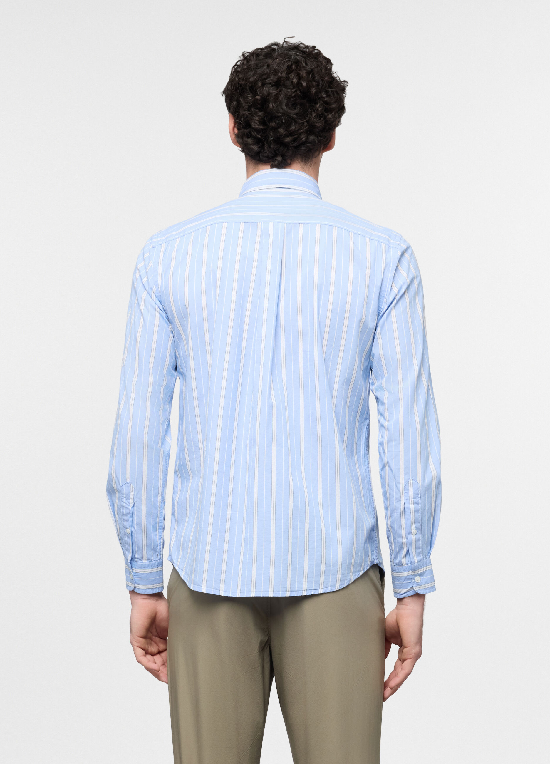 Camicia a righe regular fit con colletto button down uomo_1