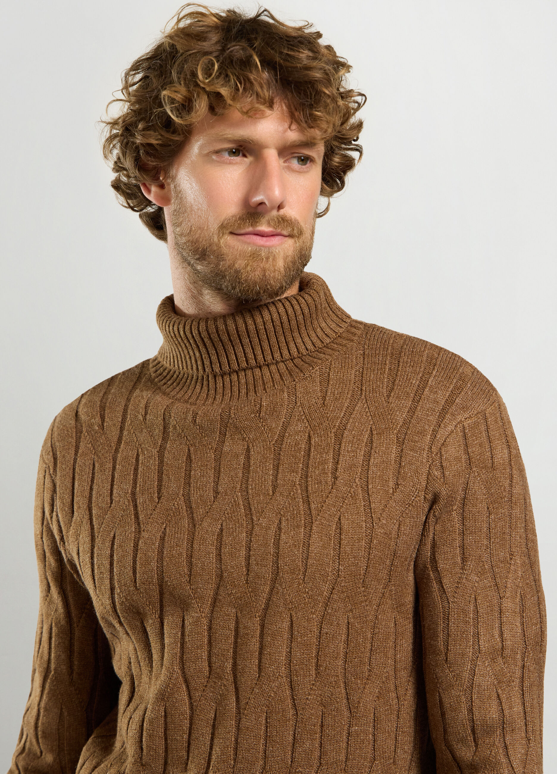 Maglione collo alto a trecce uomo_2