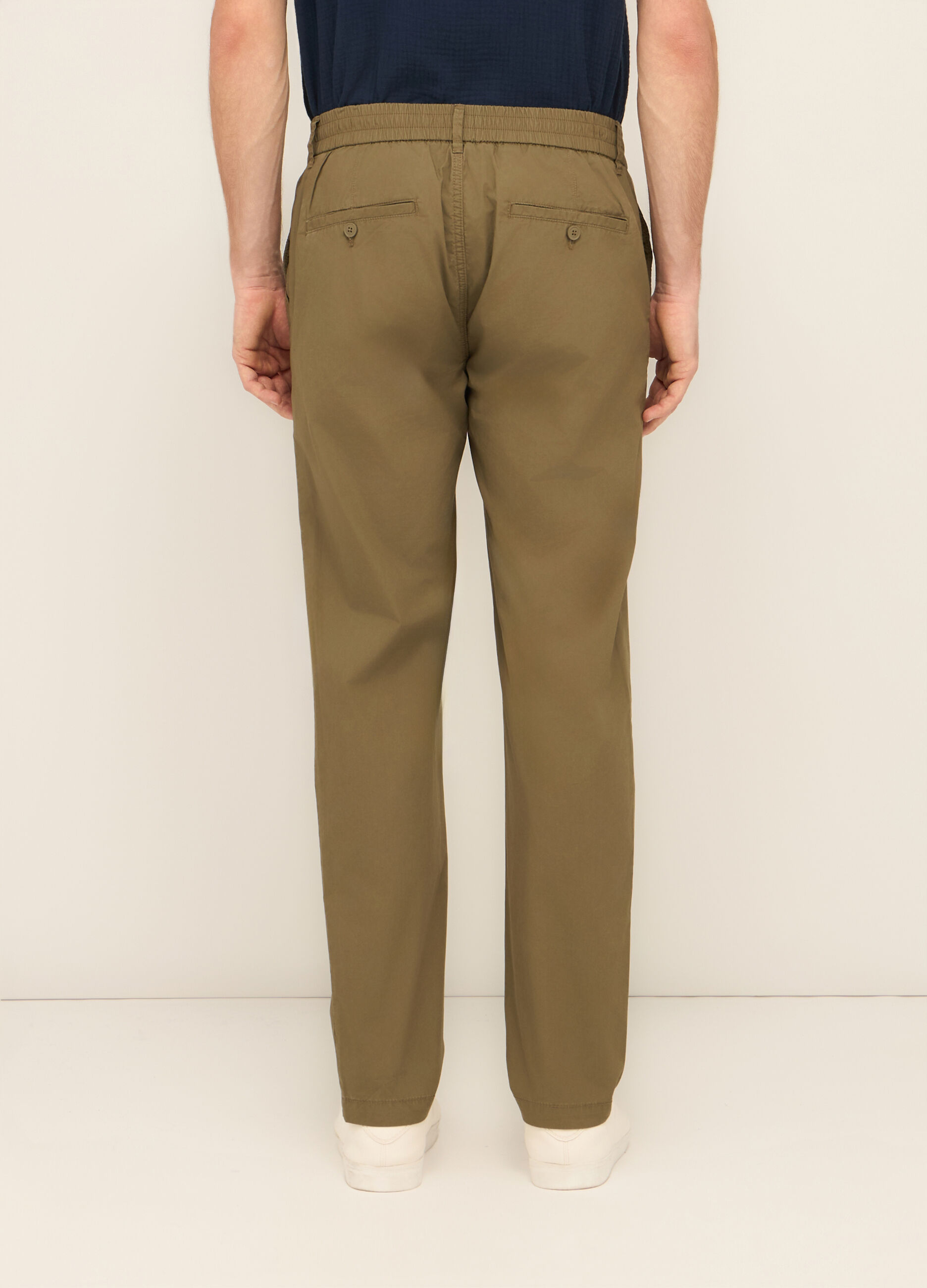 Pantaloni chino in cotone stretch con coulisse uomo_1