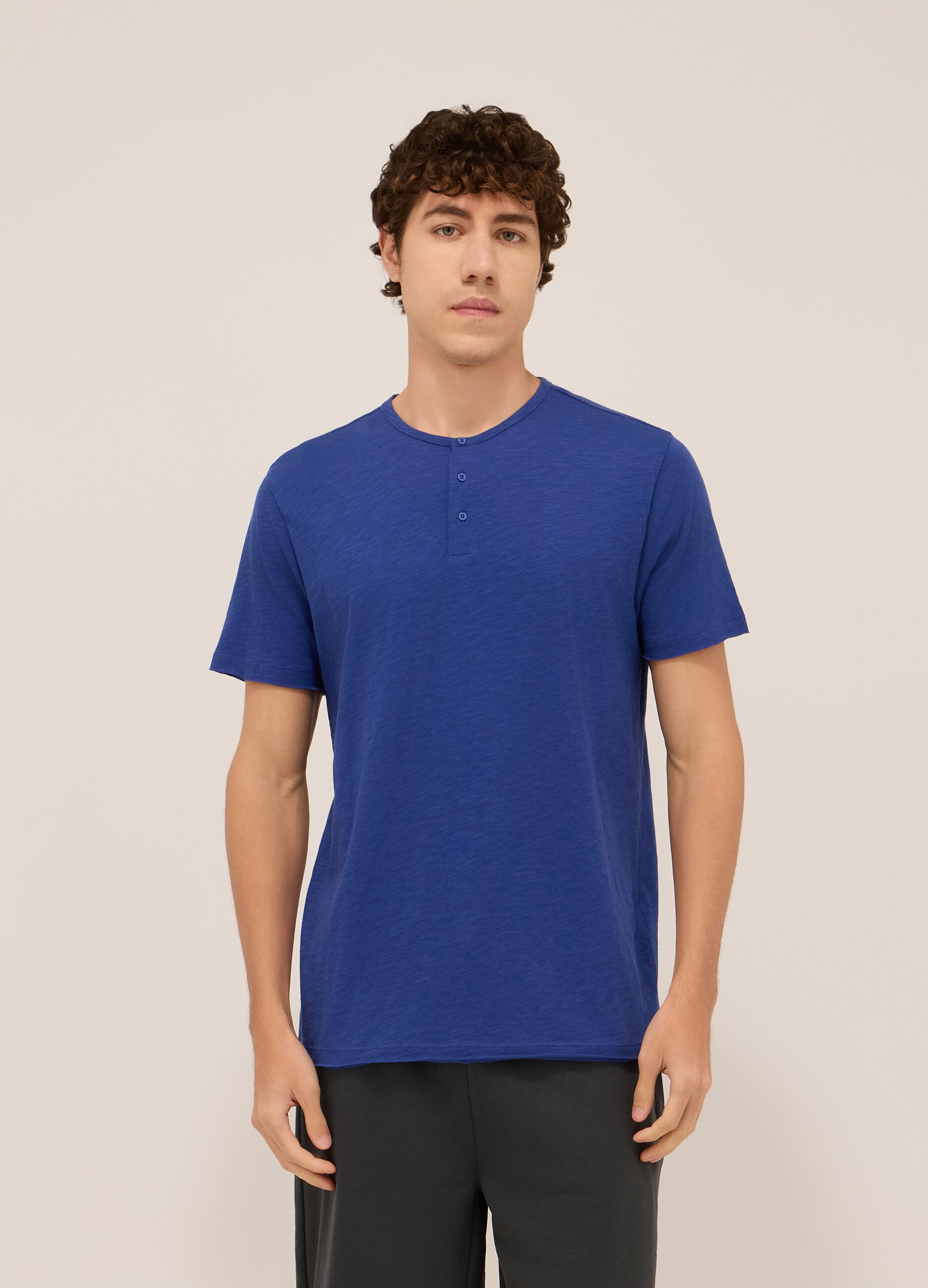 T-Shirt a collo serafino in jersey di cotone uomo_0