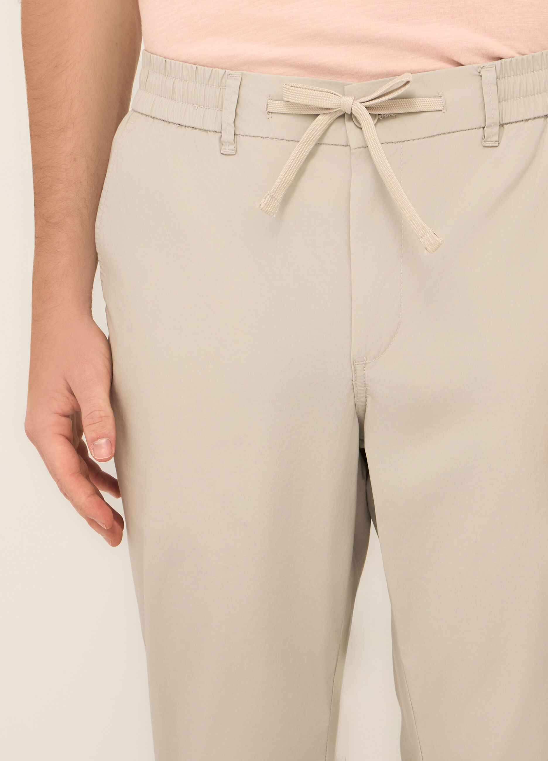 Pantaloni chino in cotone stretch con coulisse uomo_2