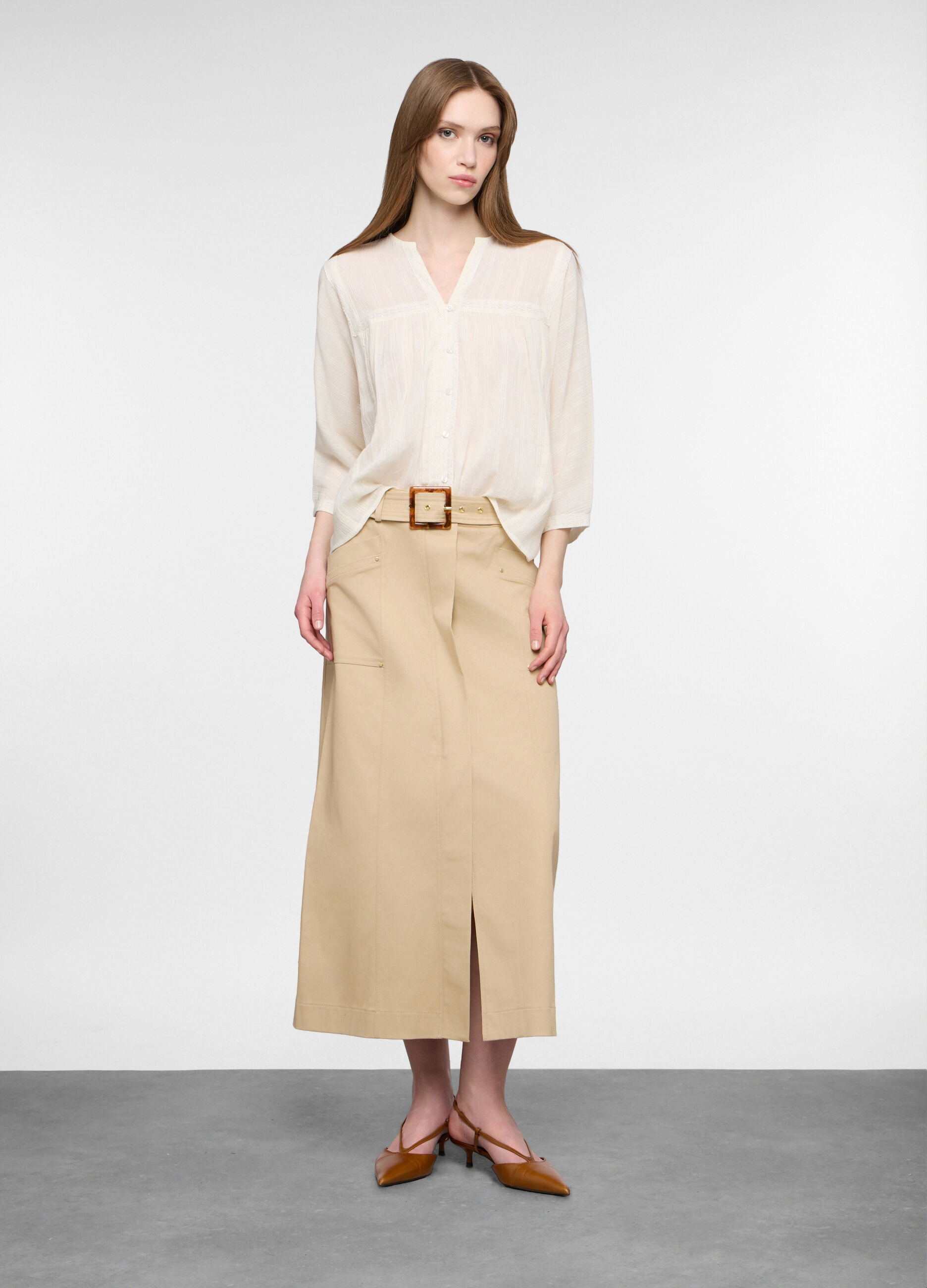 Camicia over fit con scollo a V in puro cotone donna_0