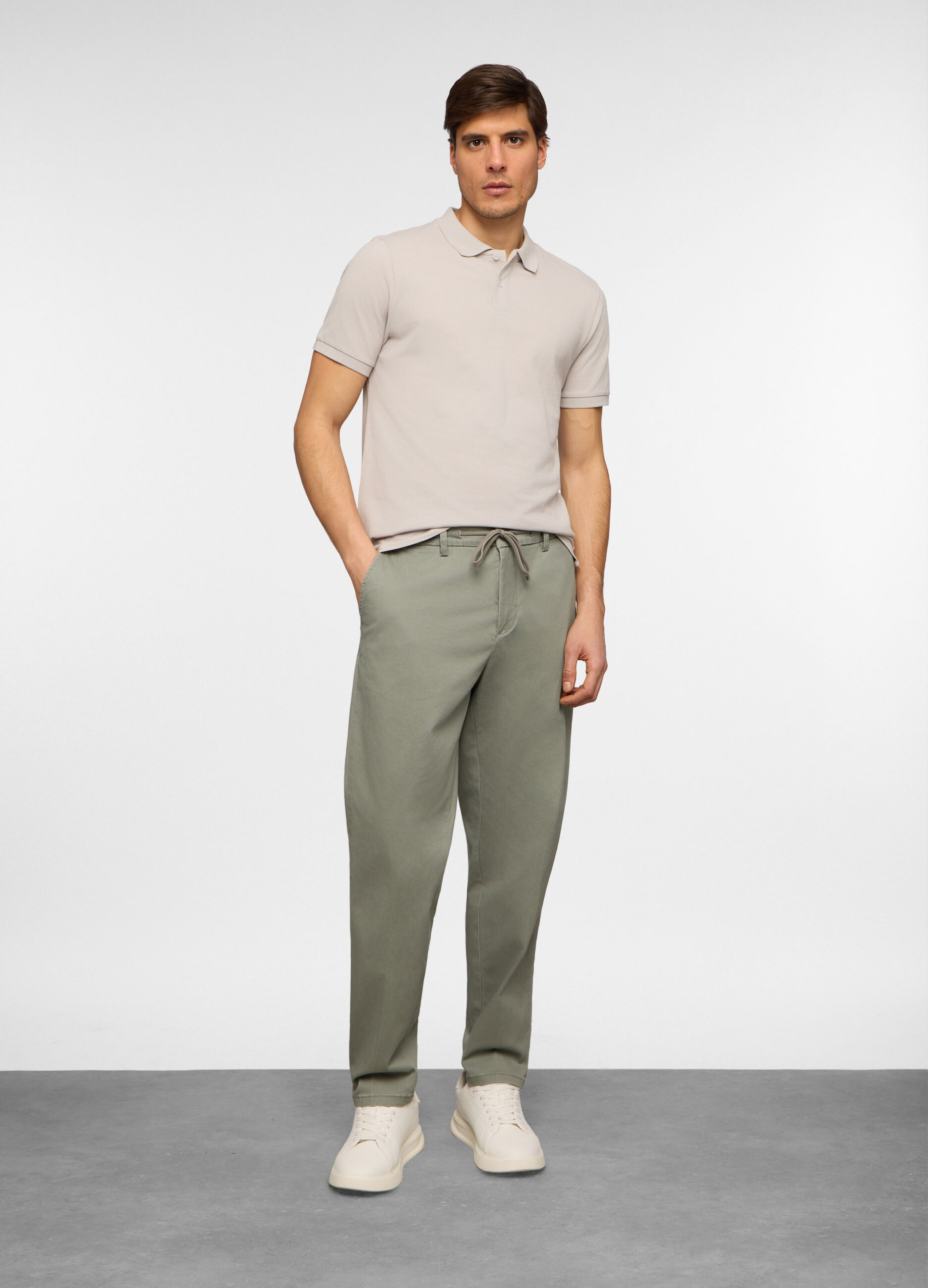 Pantaloni chino relaxed fit in twill di cotone uomo_0