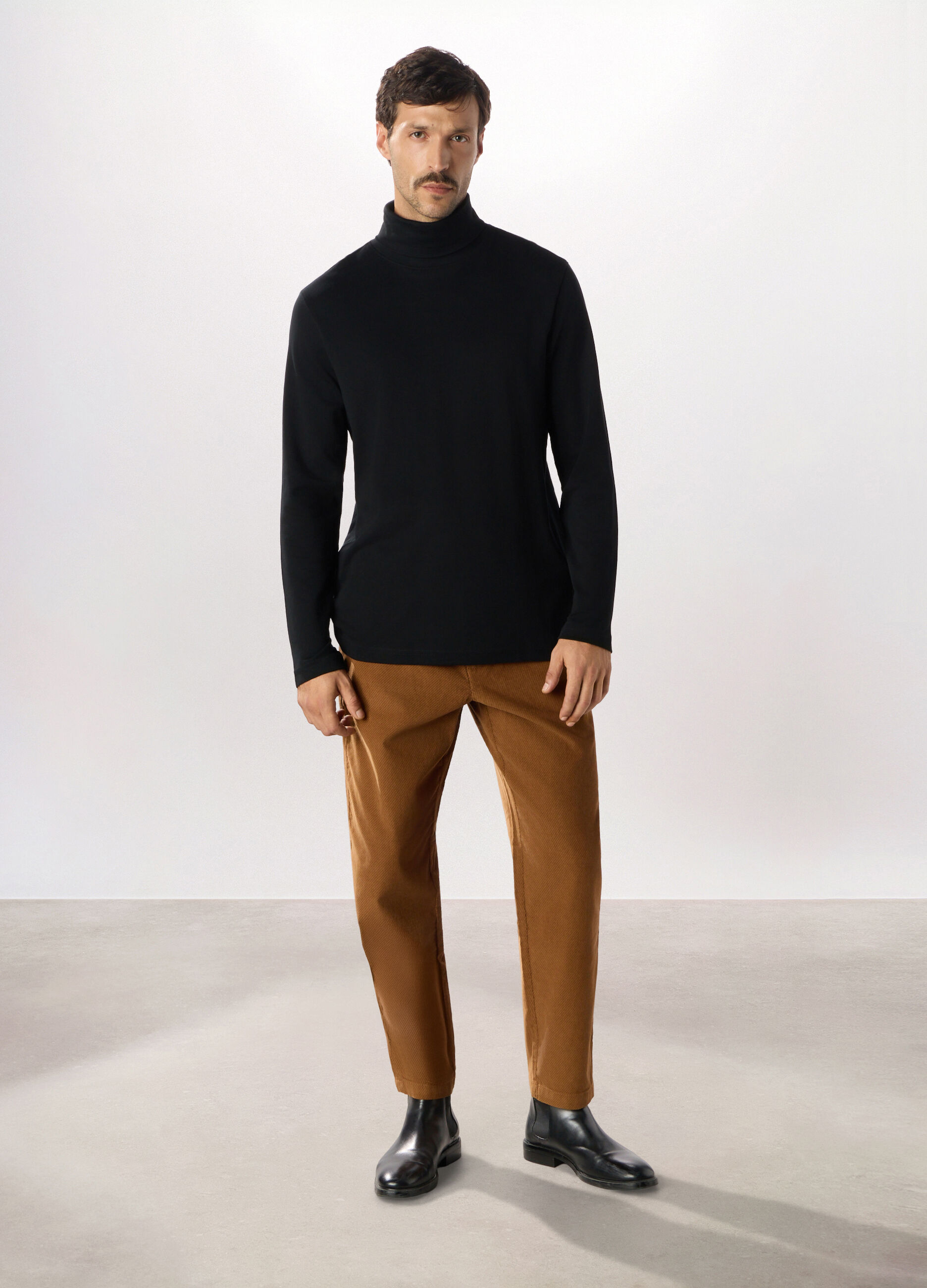 Pantalone chino in velluto di cotone stretch uomo_0