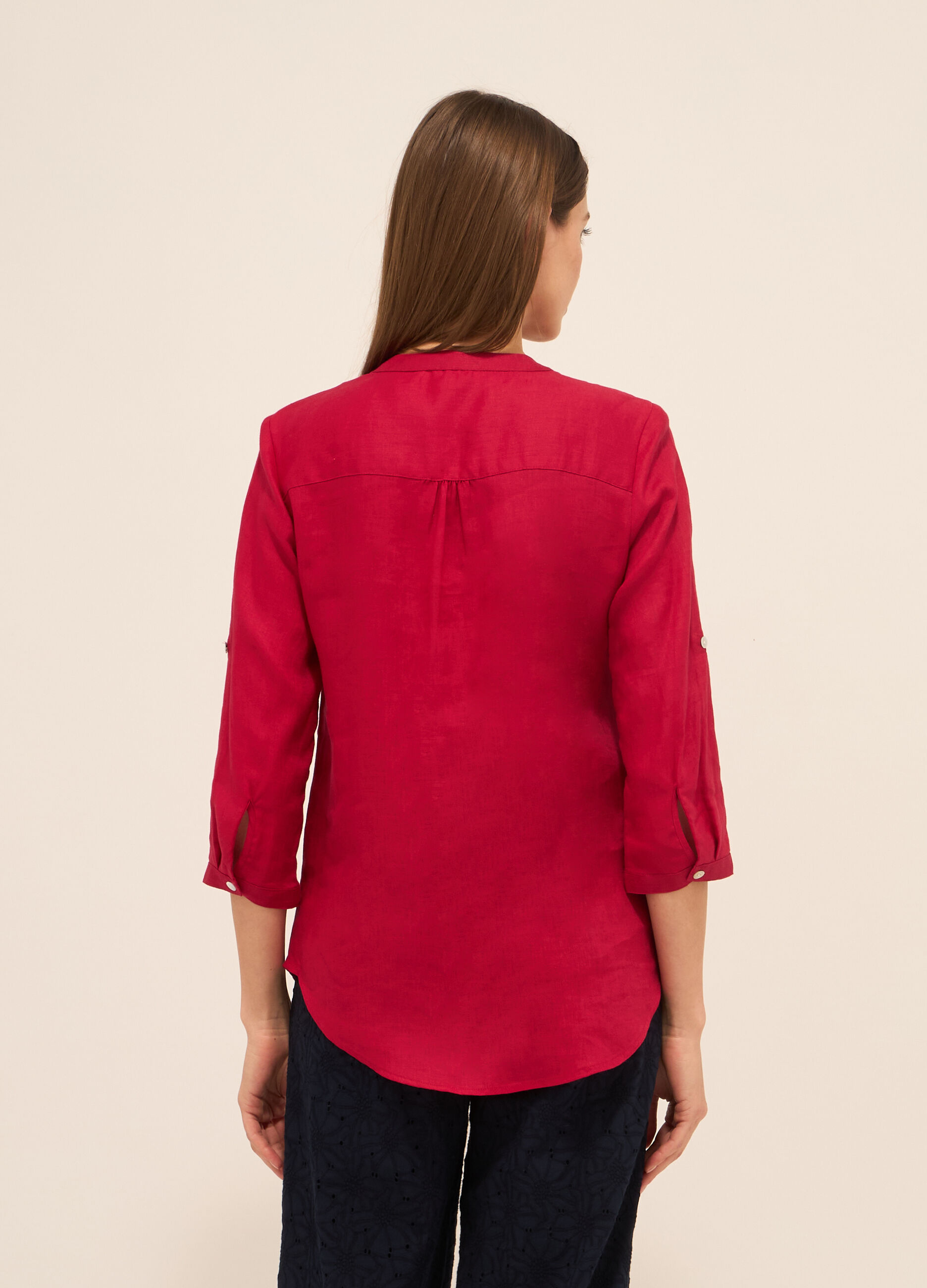 Camicia in puro lino con scollo a V donna_1