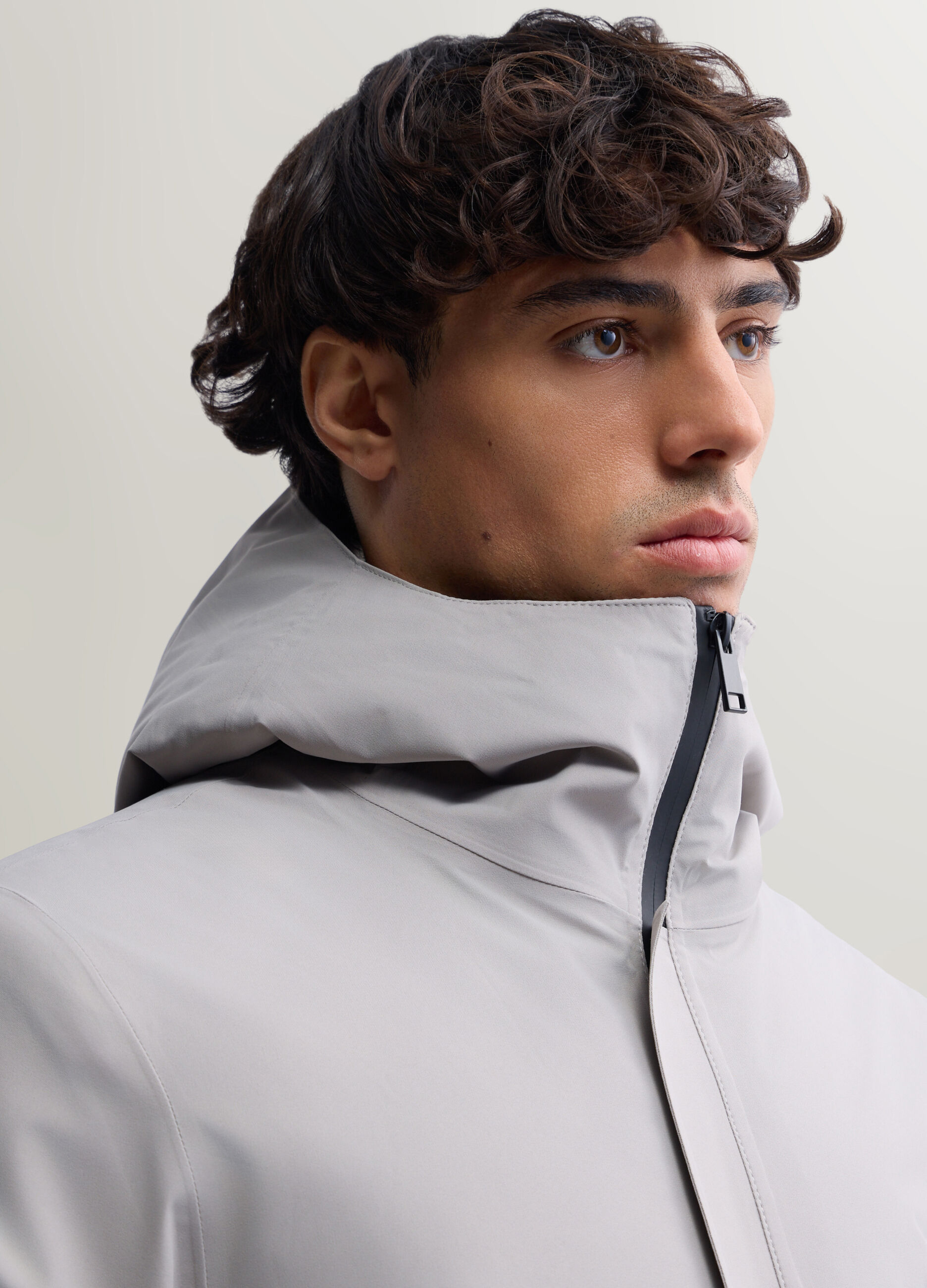 Parka con cappuccio in tessuto tecnico uomo_2