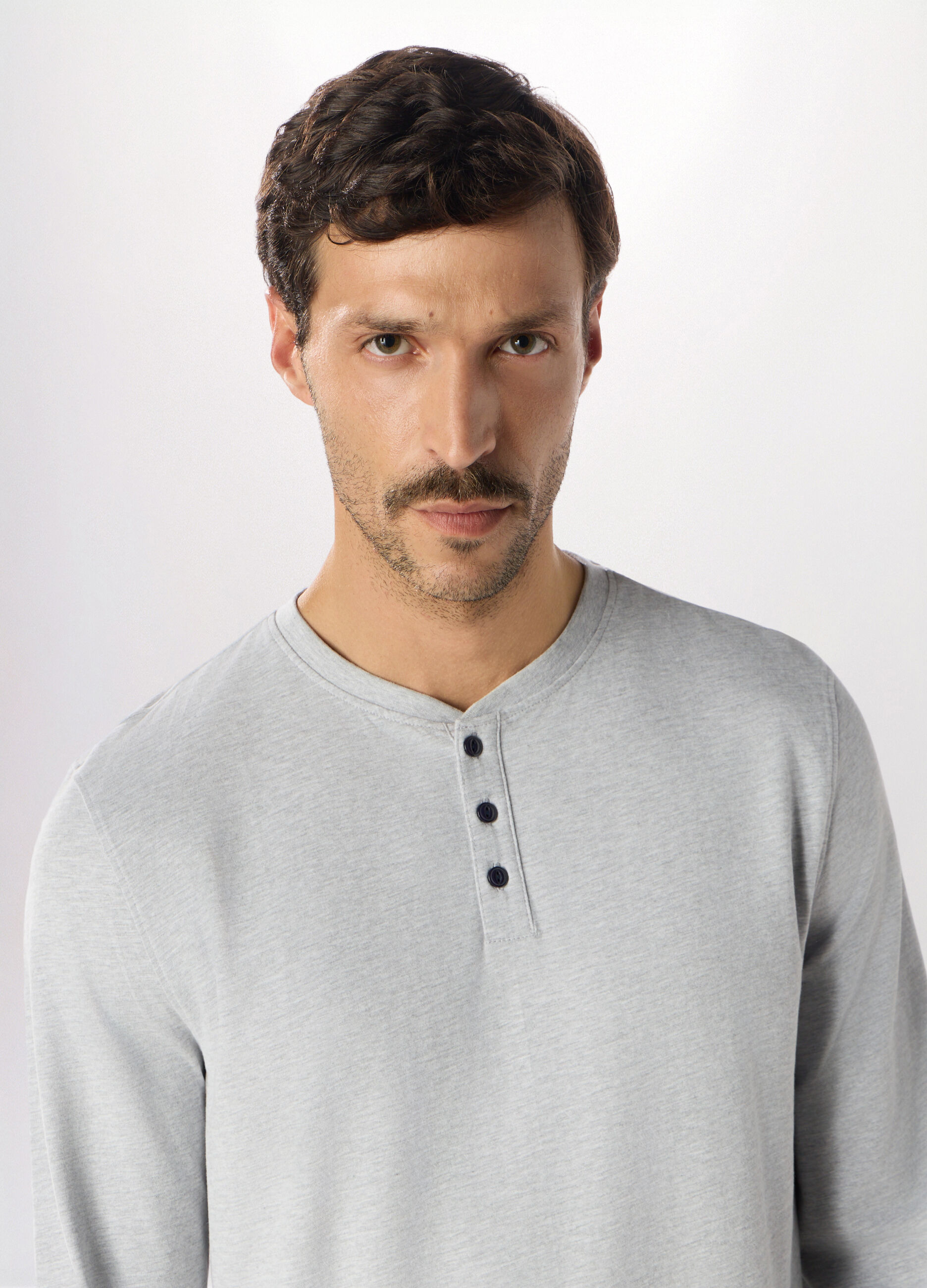 Pigiama lungo a serafino in puro cotone uomo_2