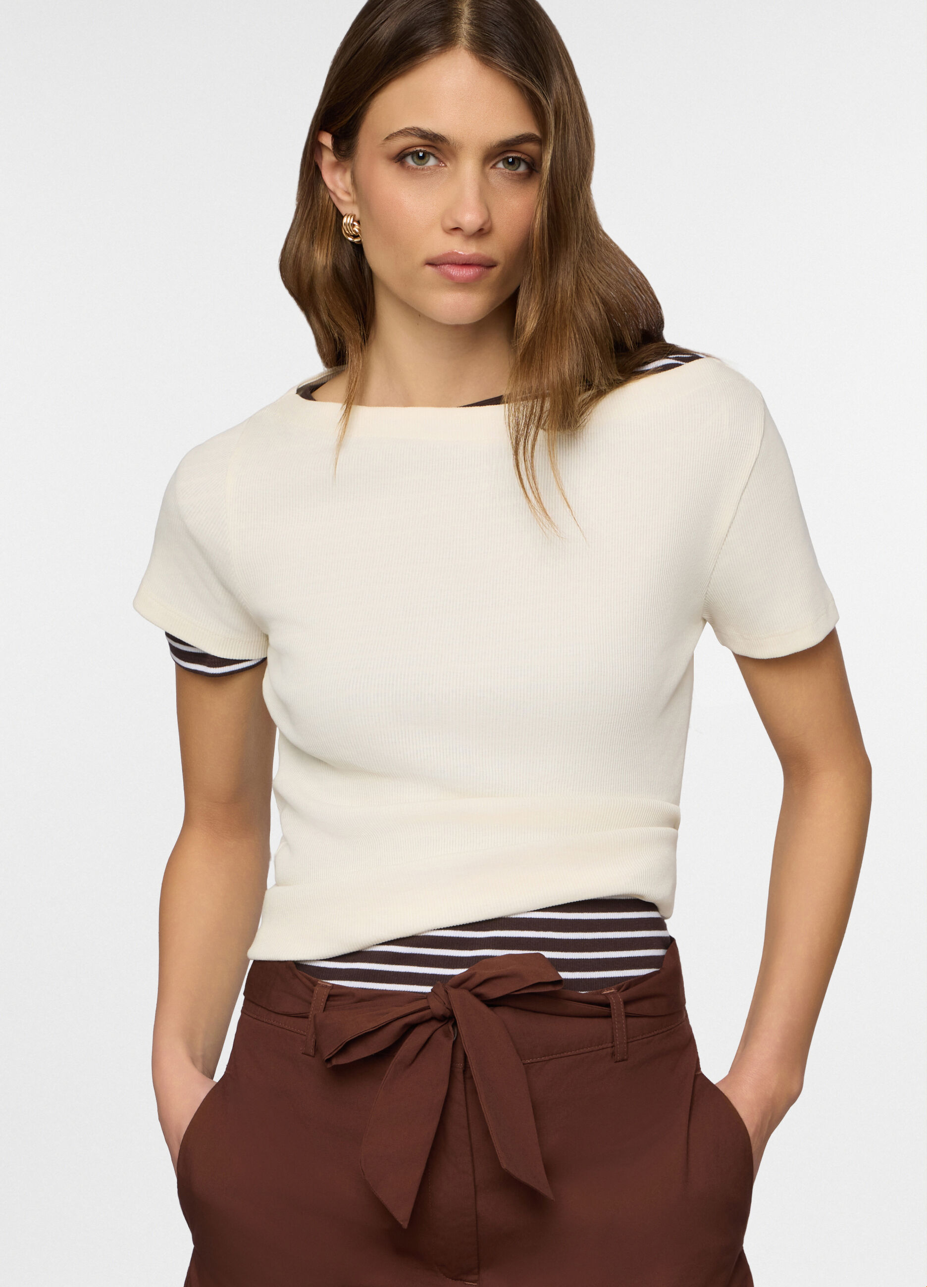 T-shirt con scollo a barchetta donna_0