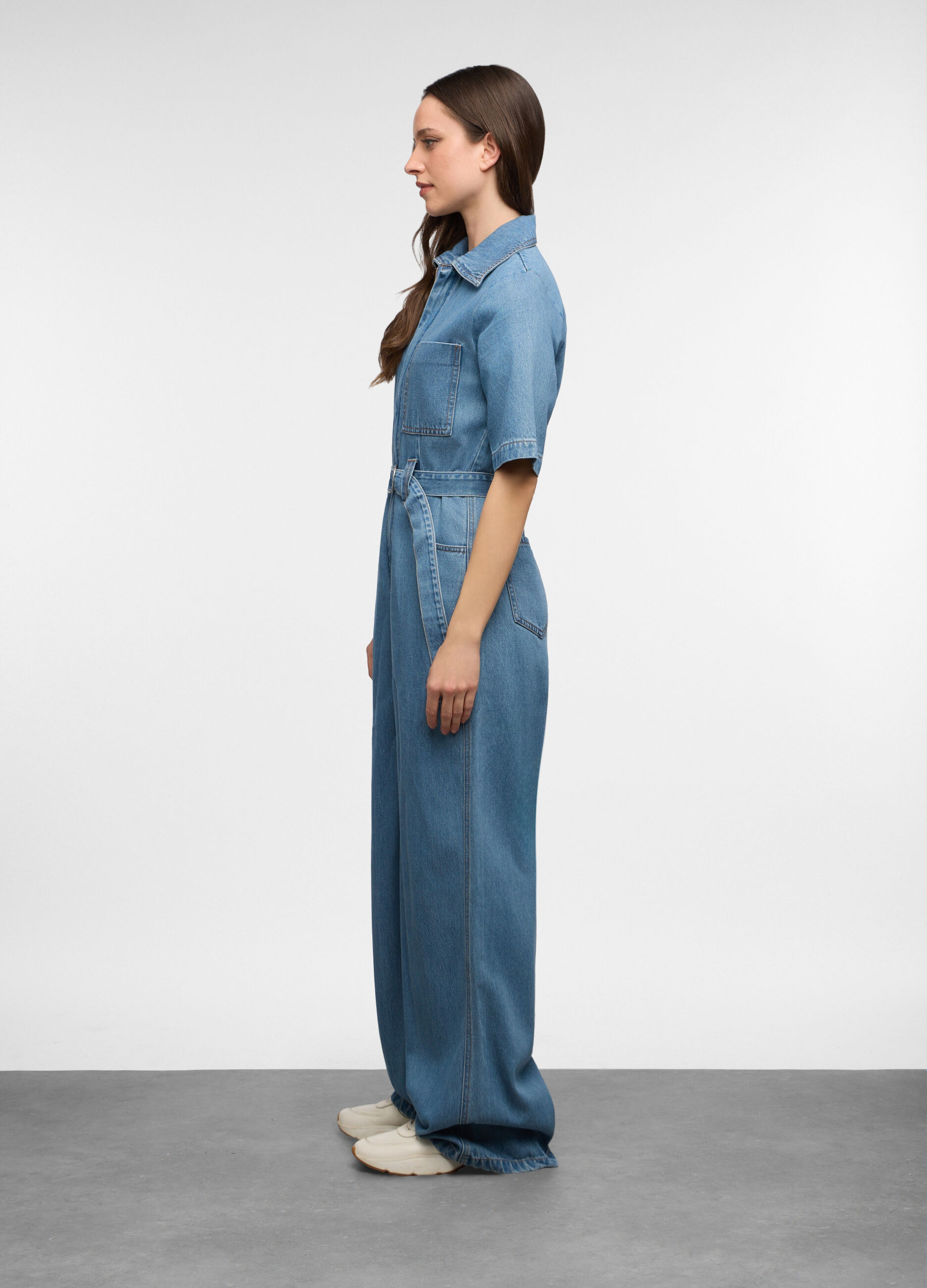 Tuta in denim con maniche corte e cintura donna_1
