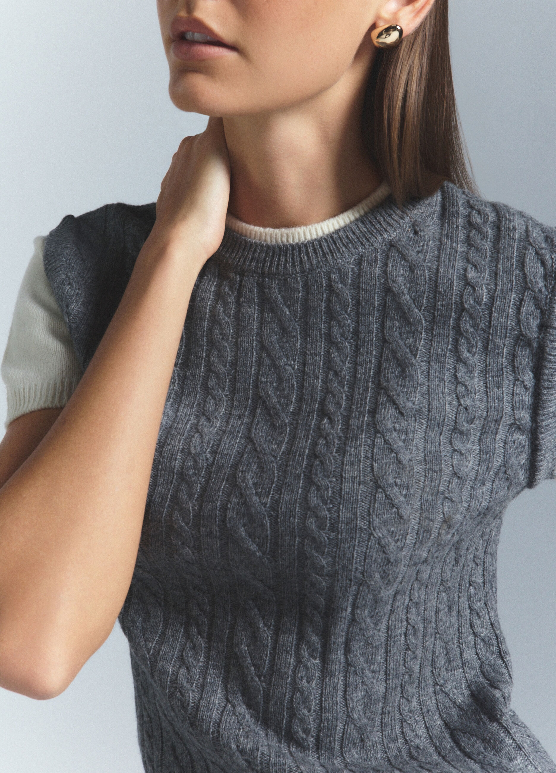 Gilet girocollo con lavorazione a treccia donna_4