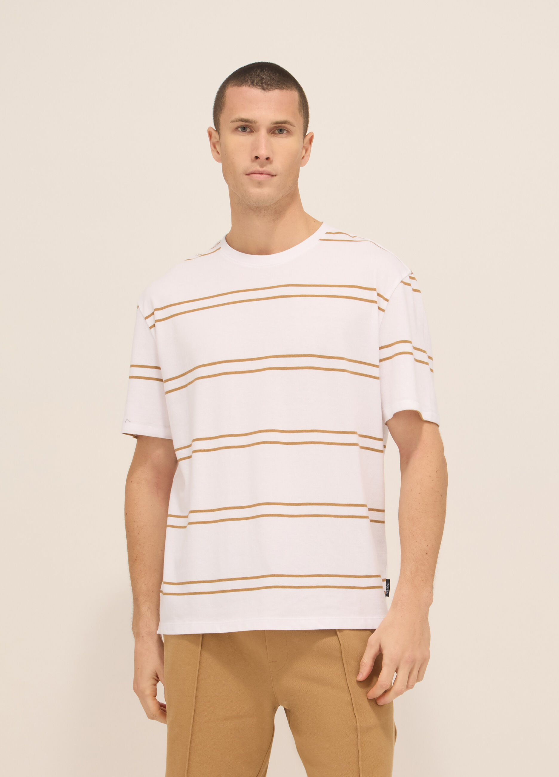 T-shirt oversize in cotone a righe uomo_0