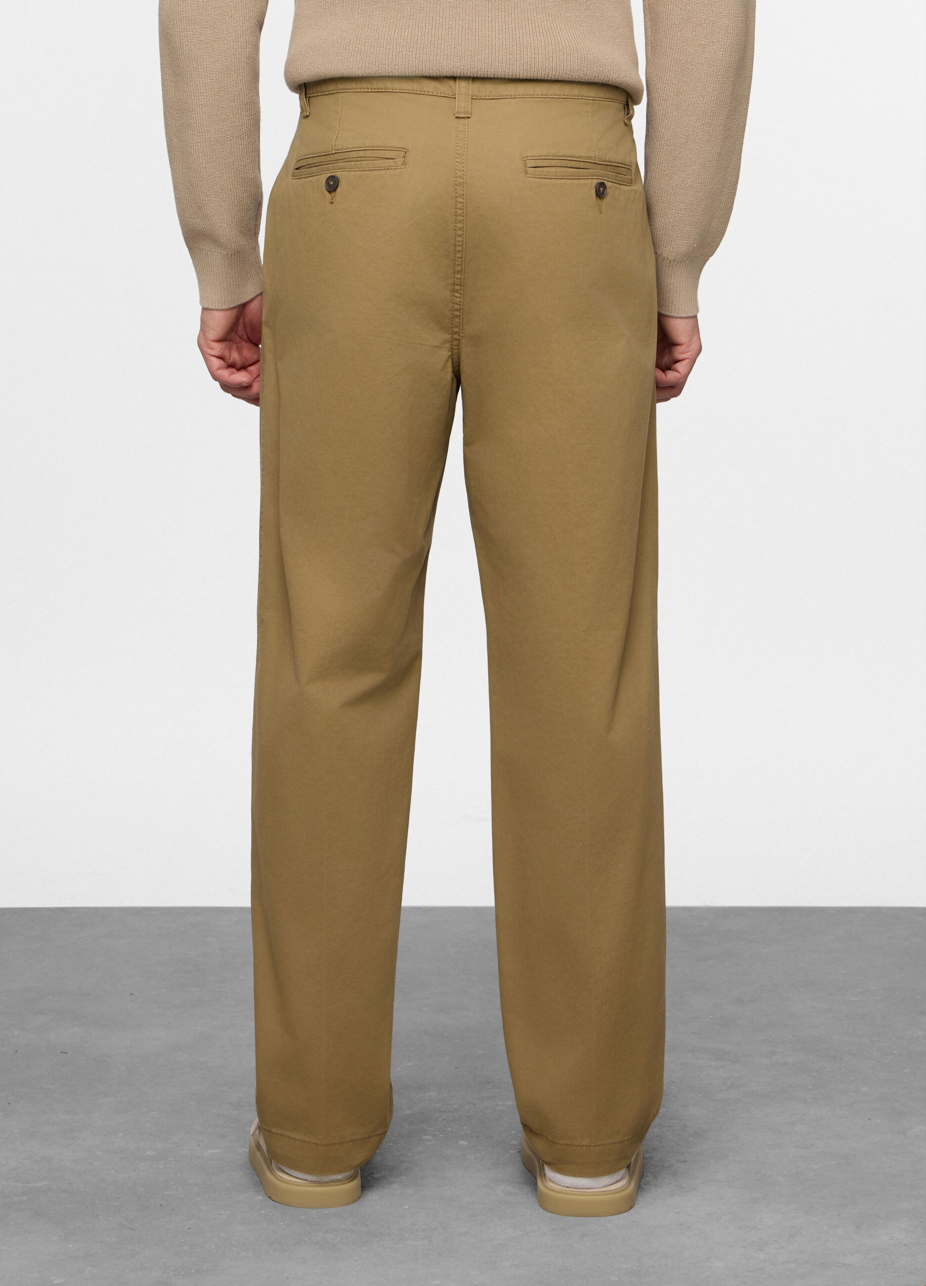 Pantaloni chino relaxed fit in cotone uomo_1