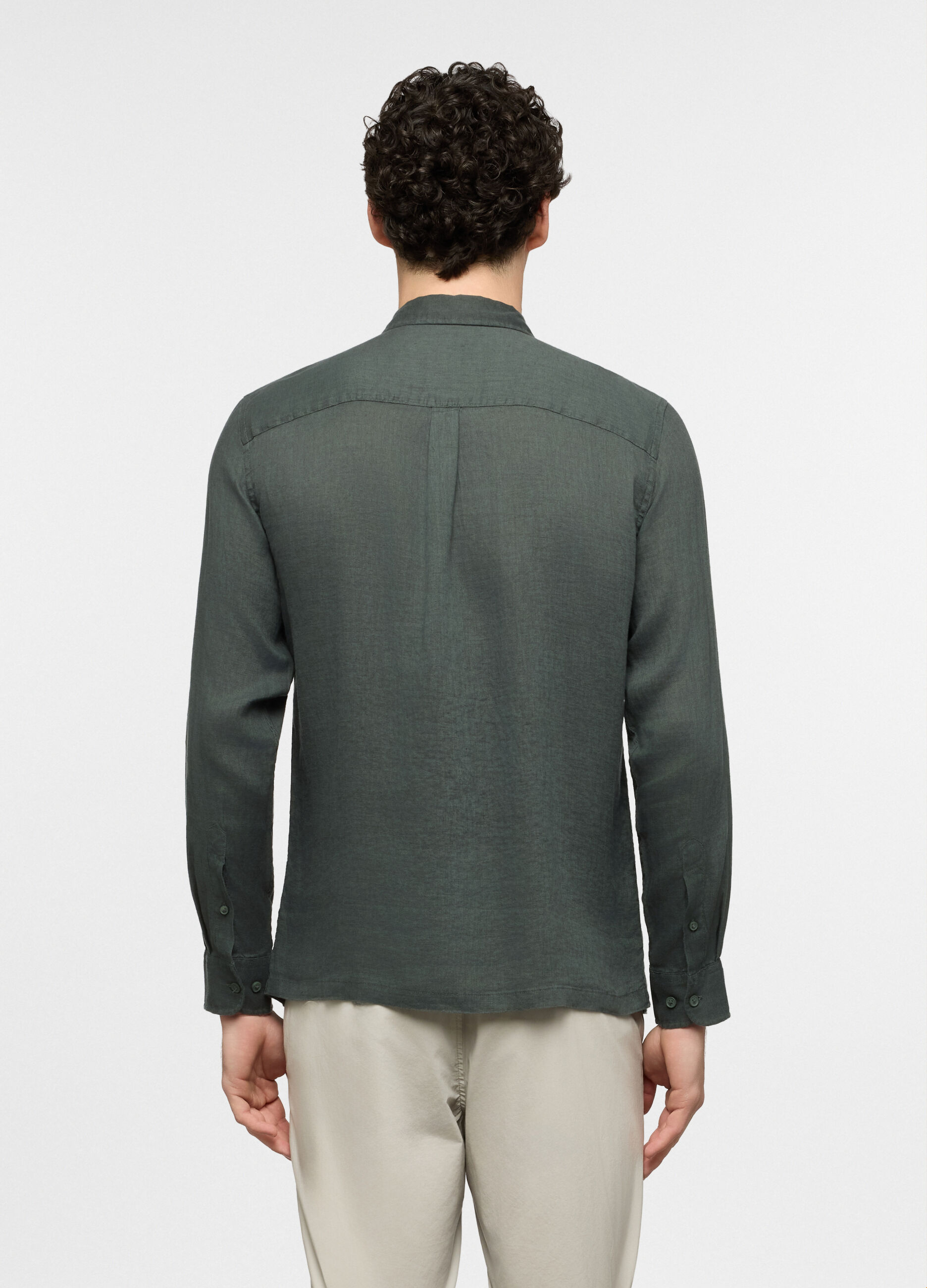 Camicia regular fit in lino con collo classico e doppia tasca uomo_1