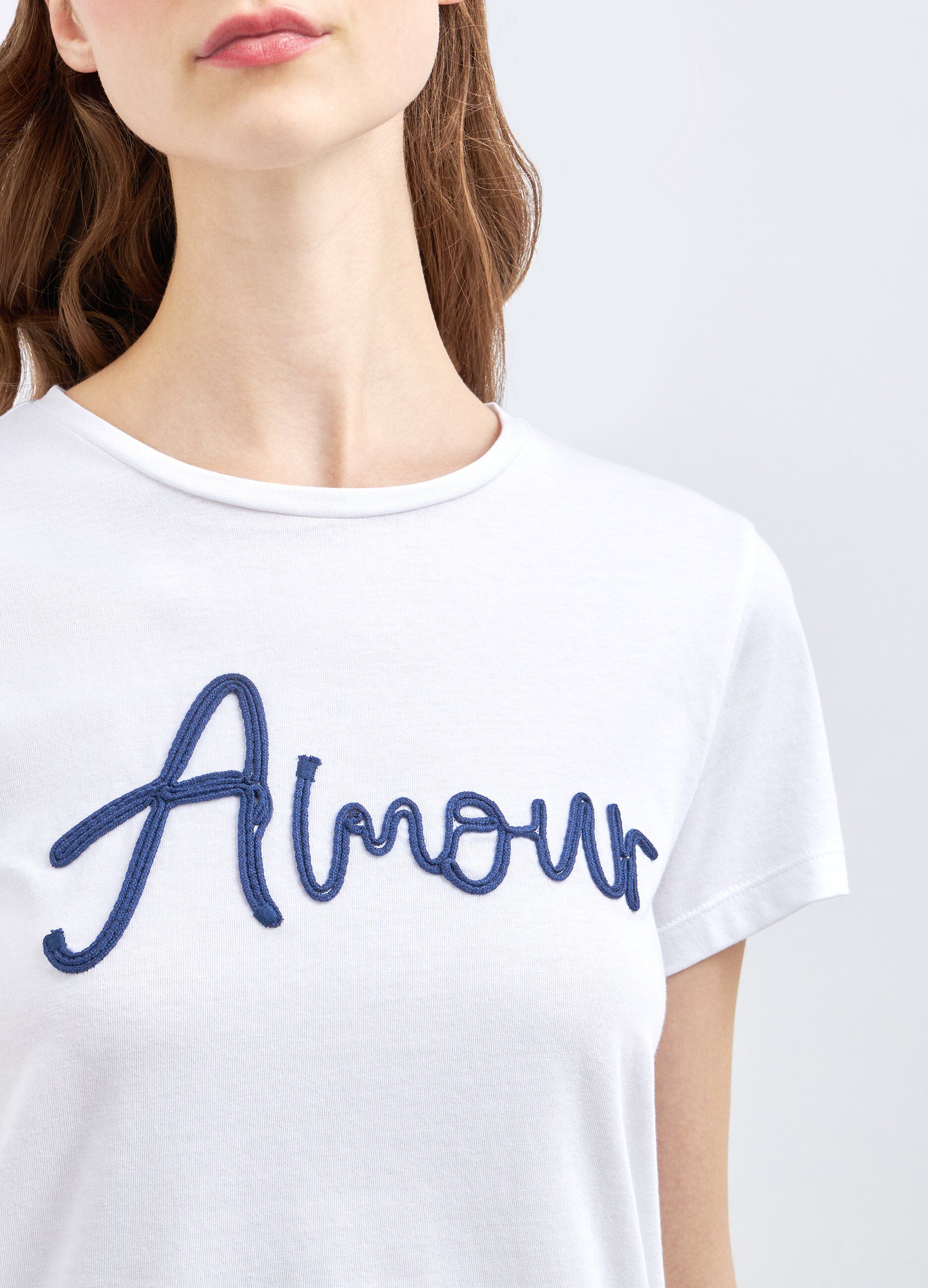 T-shirt con ricami ed applicazioni donna_2