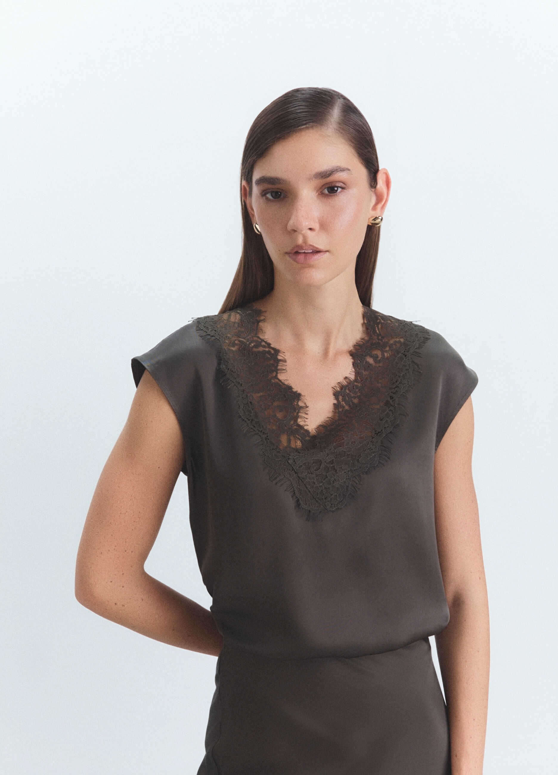 Blusa Fit Regular con scollo a V in raso di pura viscosa donna_4