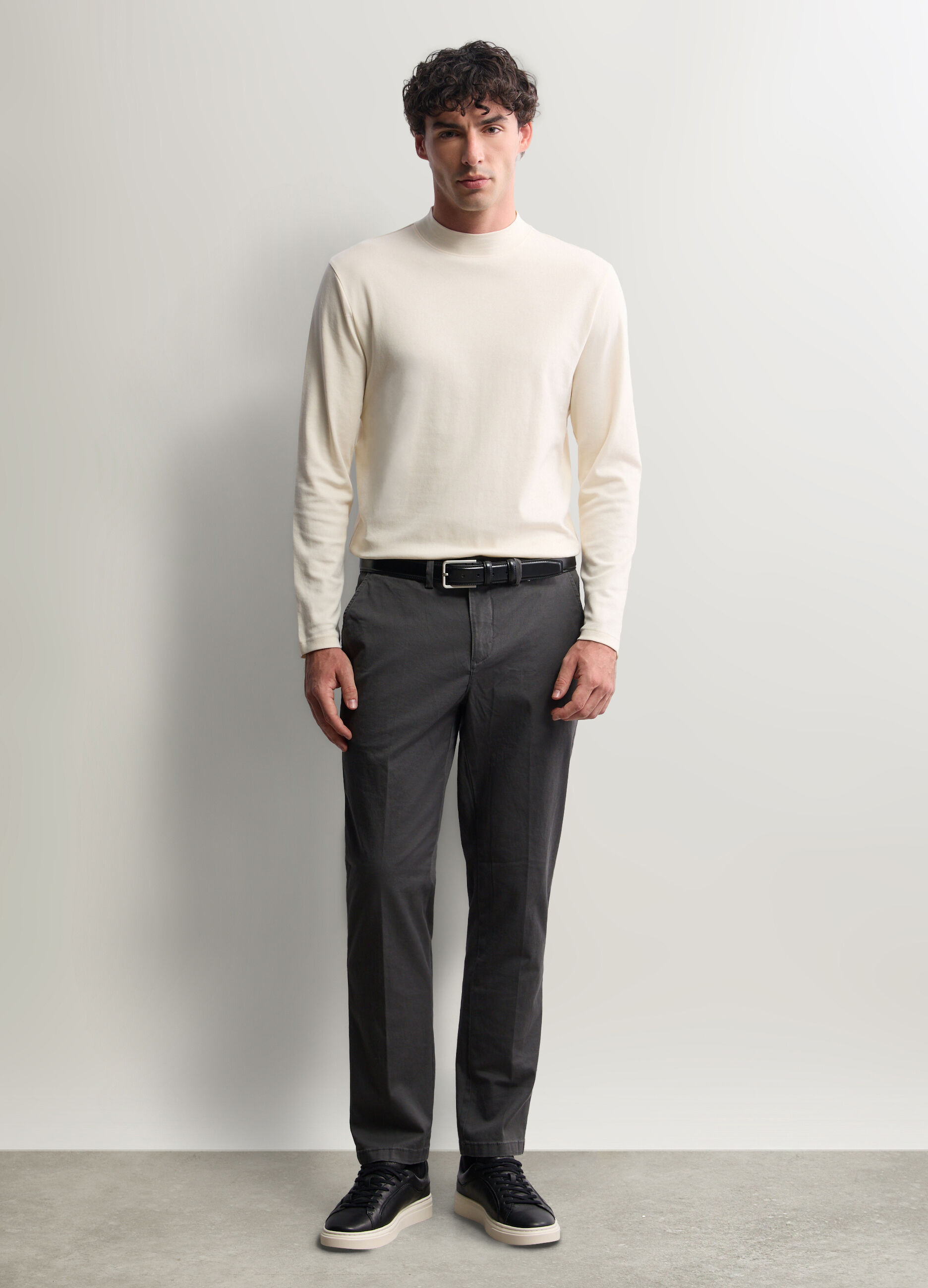 Pantaloni chino slim fit in cotone stretch uomo_0