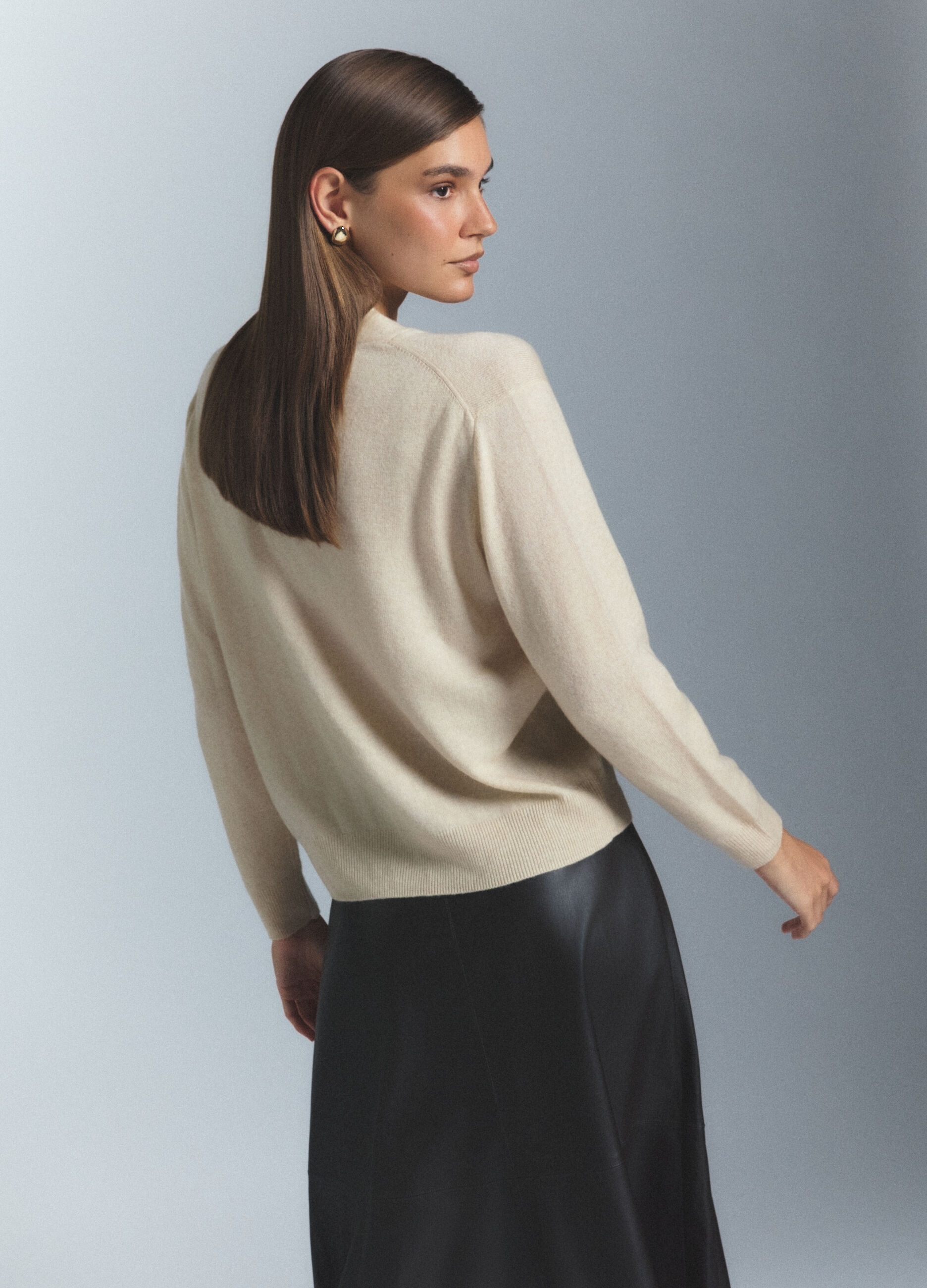 Pullover con scollo a V rasato misto cashmere donna_3