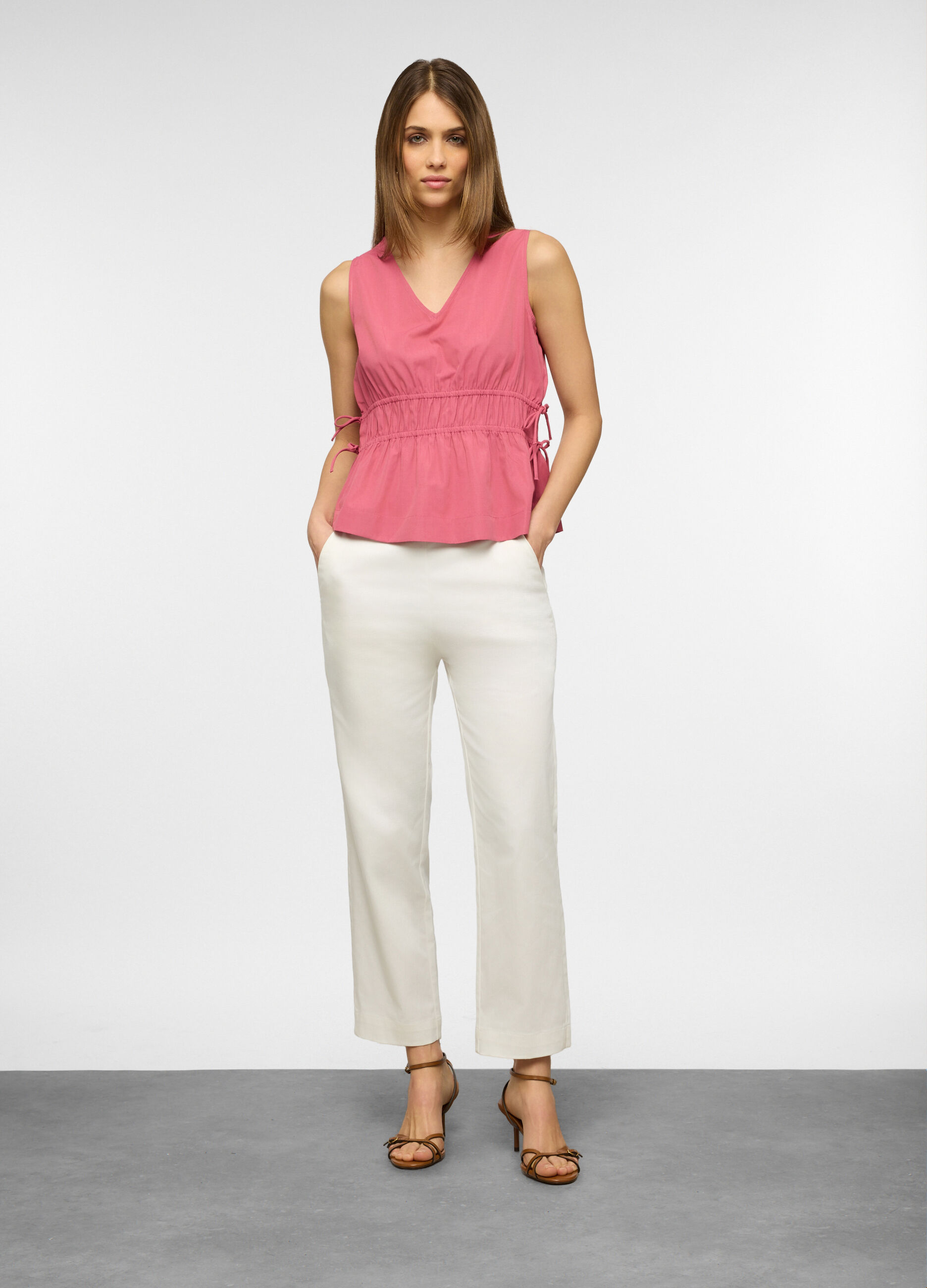 Pantaloni fit slim in satin di cotone stretch donna_0