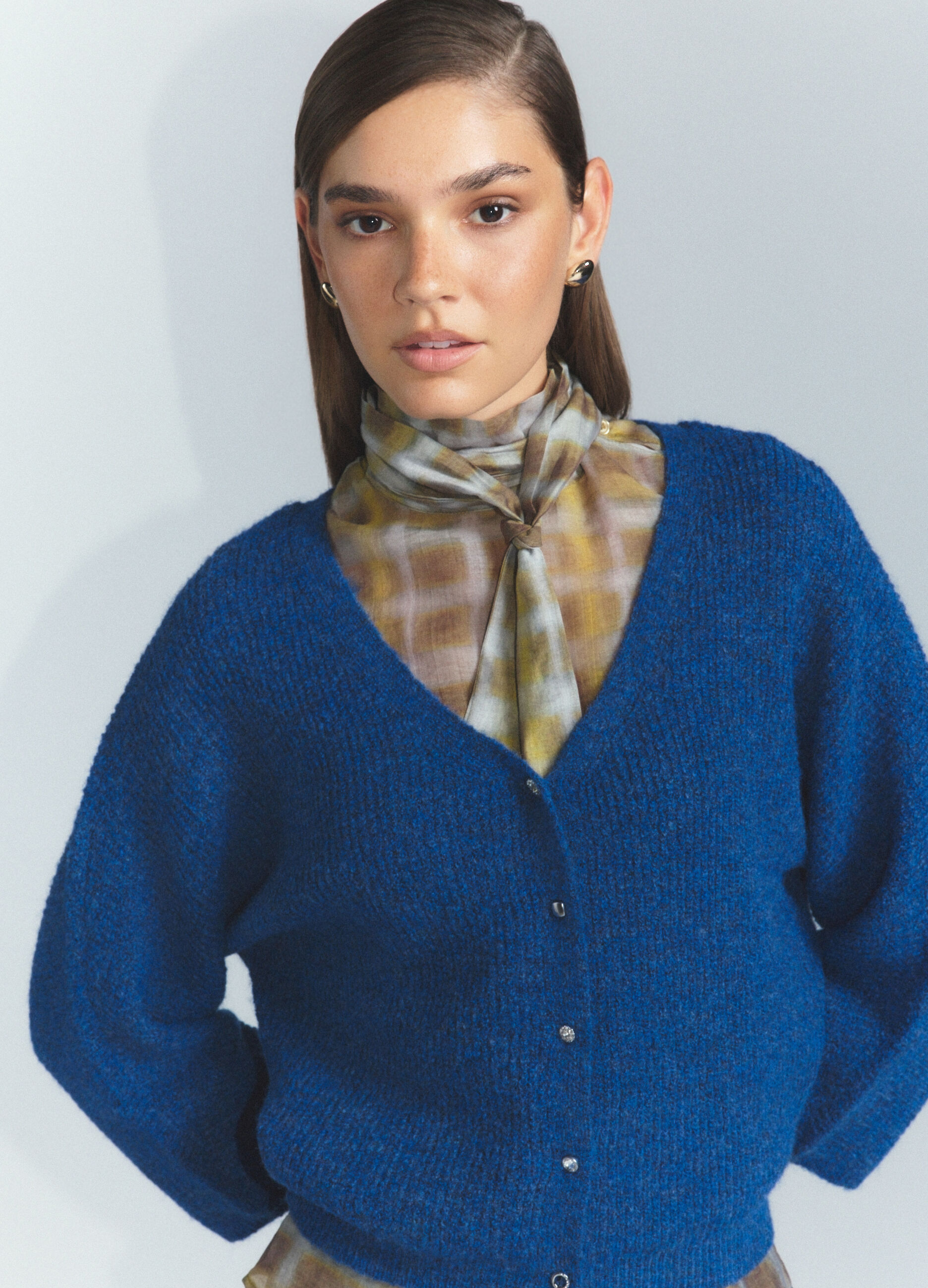 Cardigan con scollo a V in costina donna_4