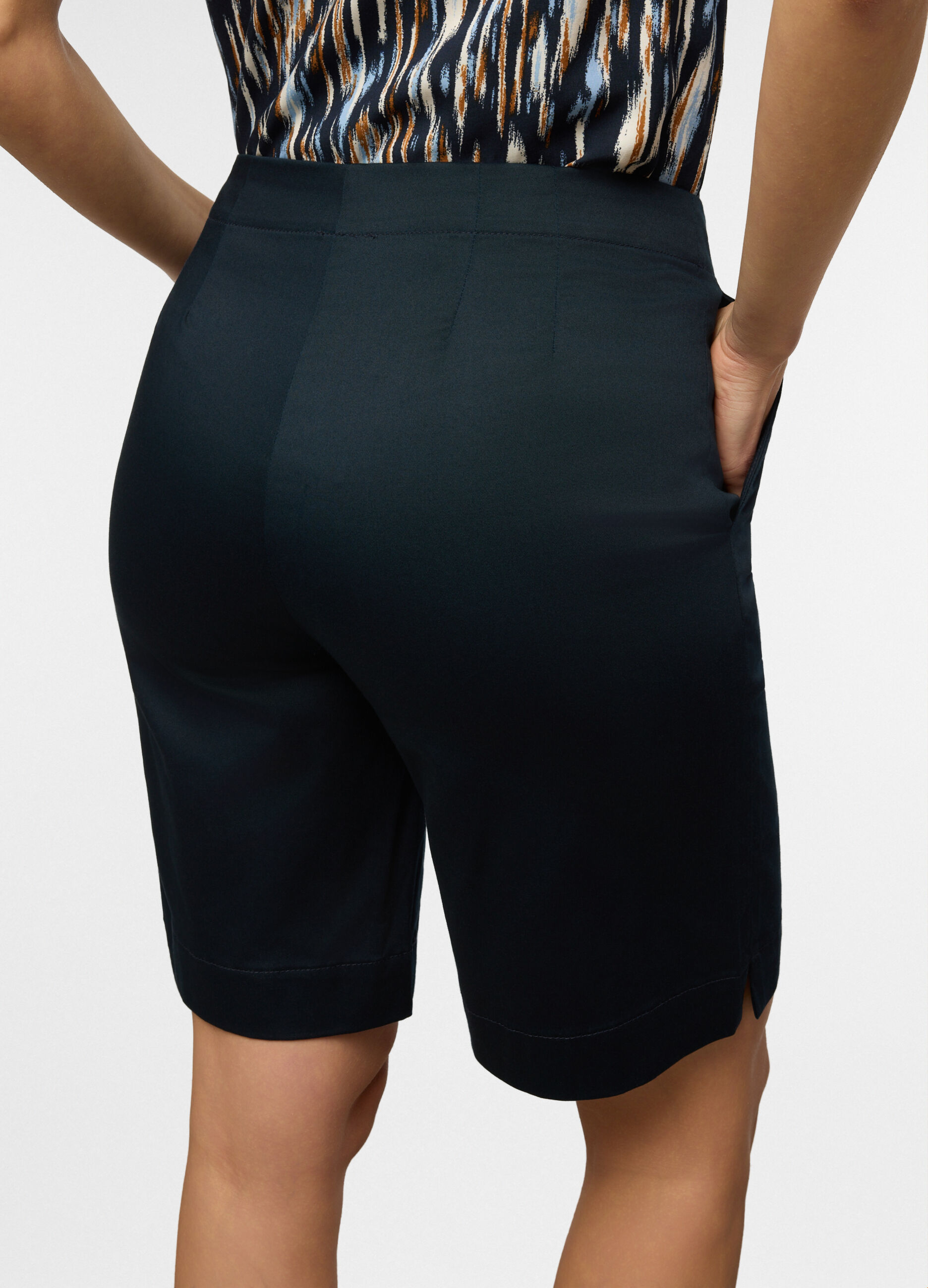 Bermuda fit regular in twill di cotone stretch satin donna_2