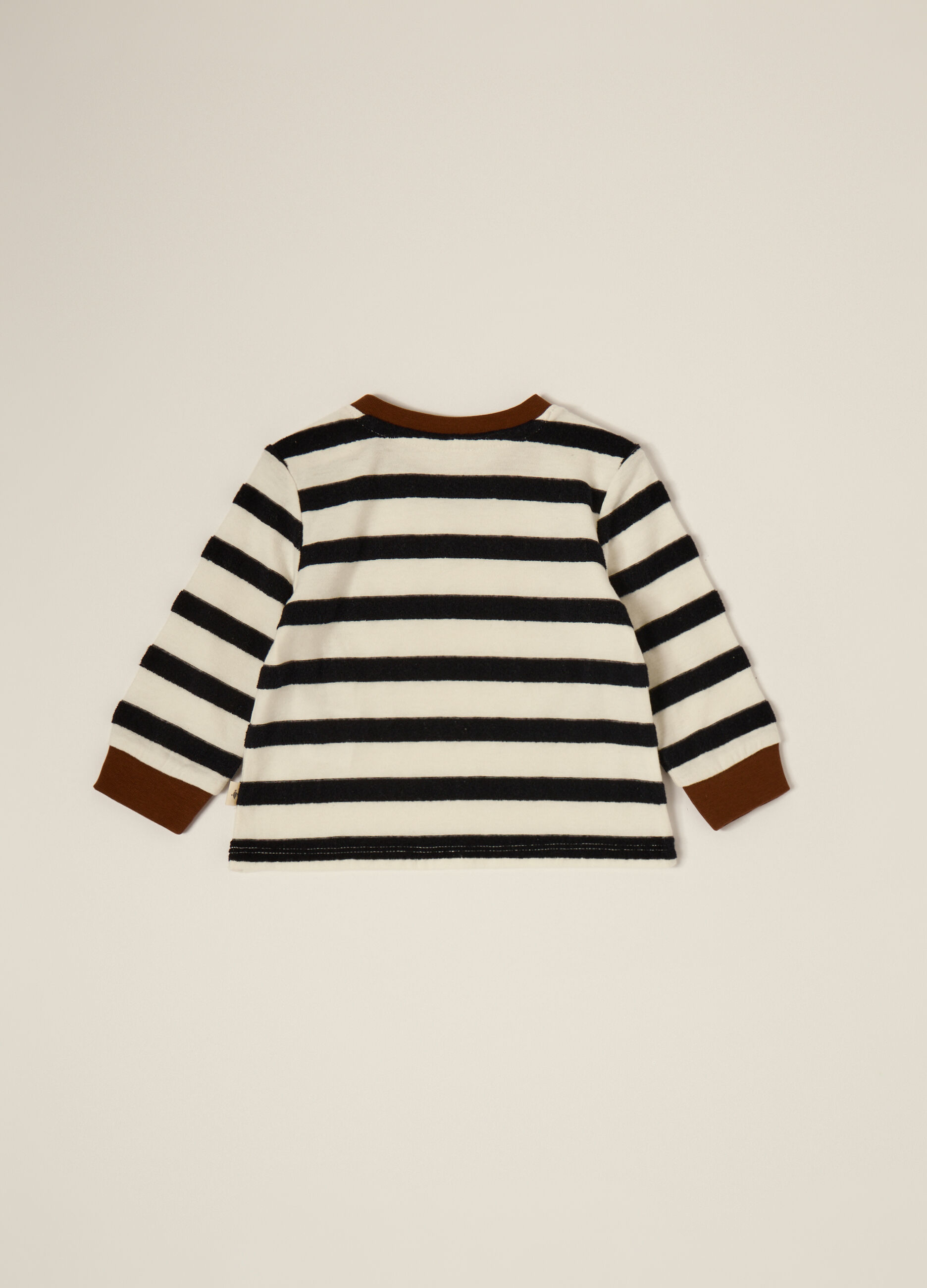 Maglietta a righe bianca e nera a maniche lunghe_1