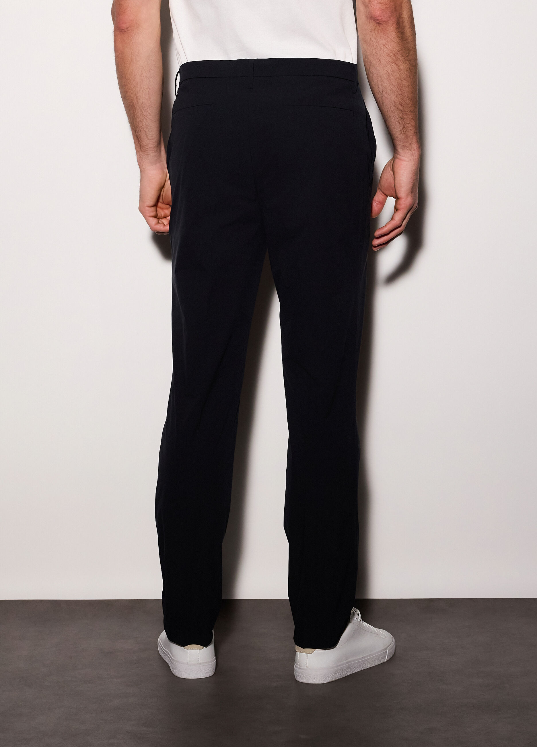 Pantaloni chino slim fit in tessuto tecnico uomo_1