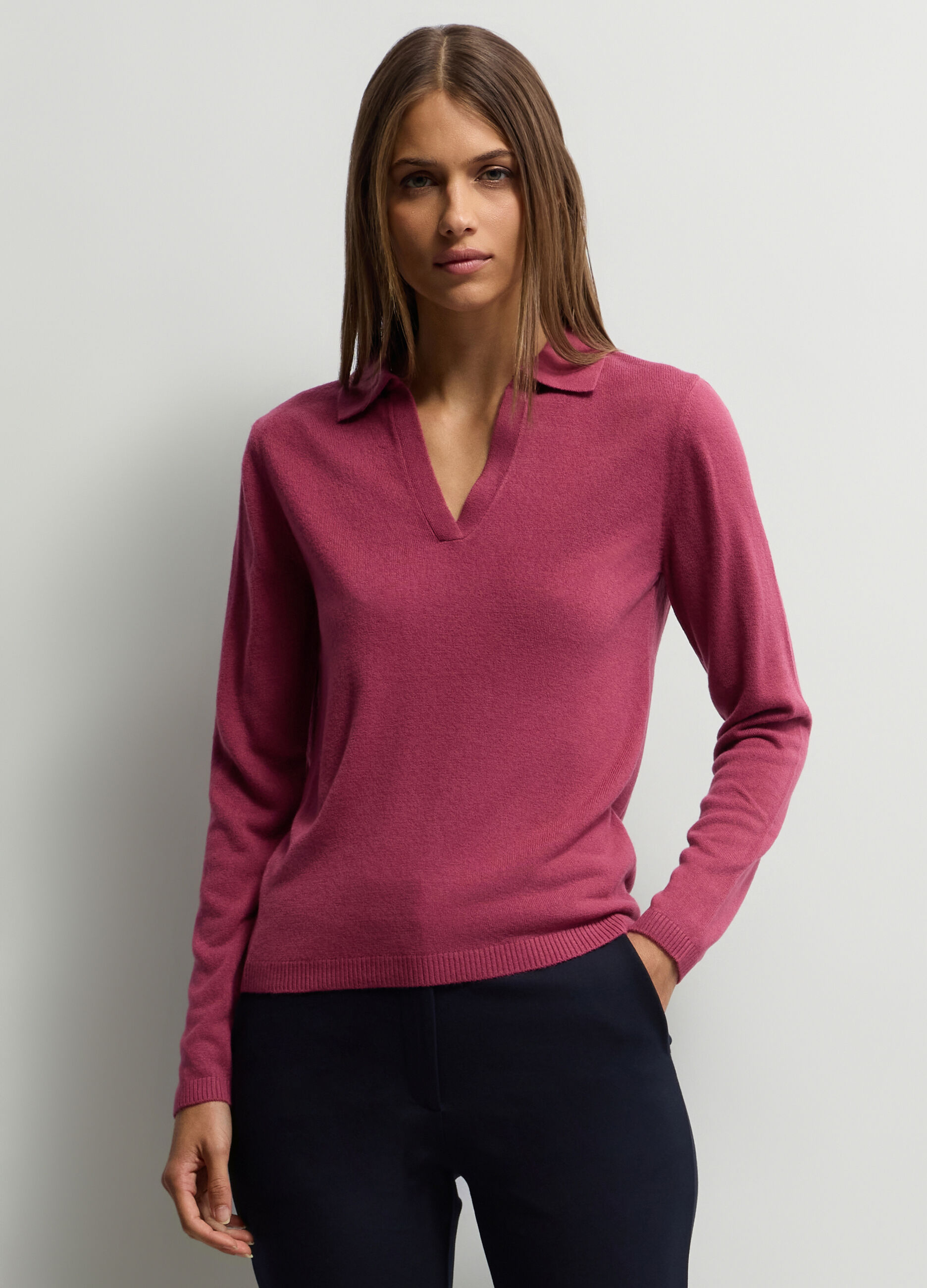 Maglia con scollo a V in costina donna_0