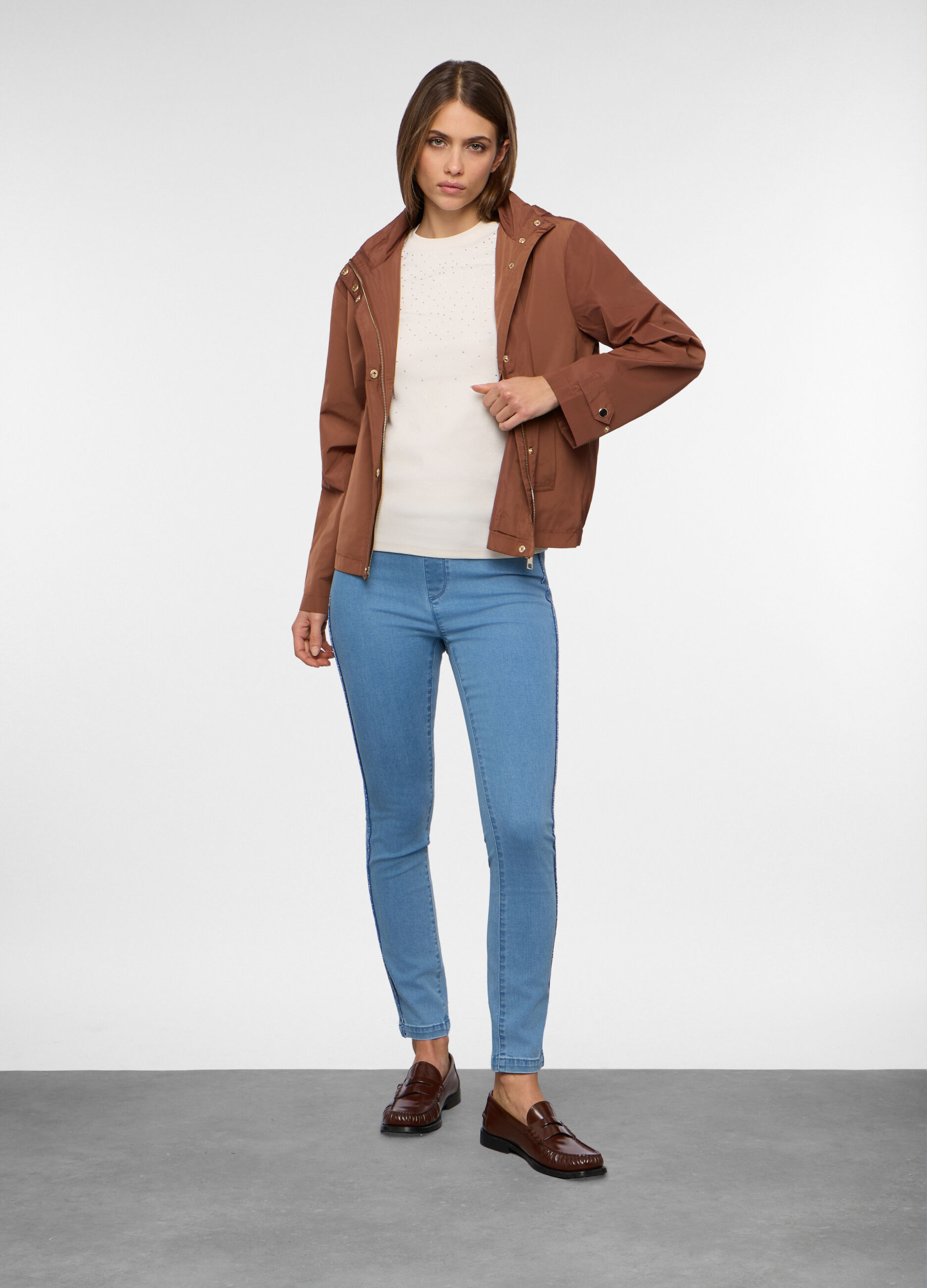 Giacca a vento con cappuccio donna_0