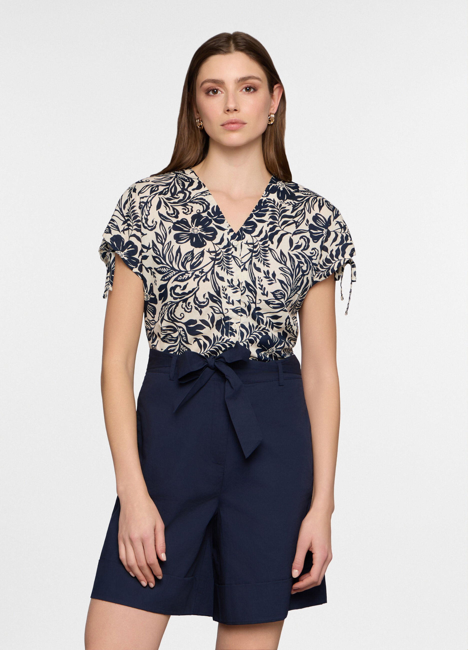 Camicia regular fit con scollo a V in popeline donna_0