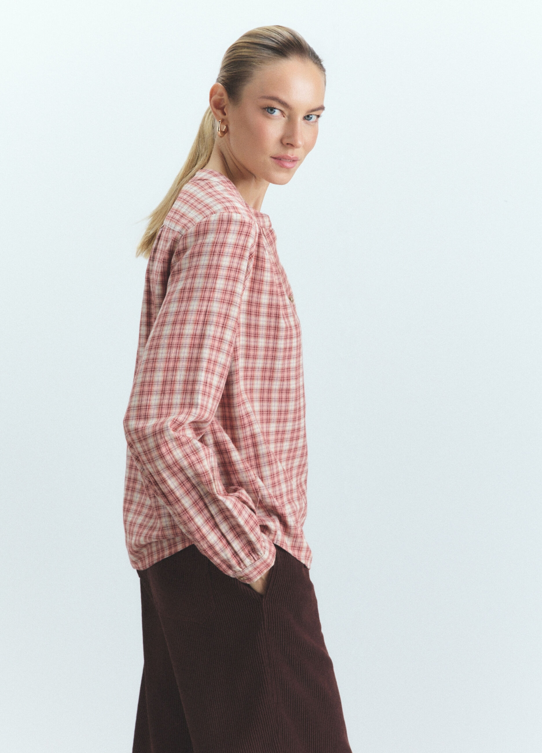 Blusa Fit Regular con scollo a V donna_2