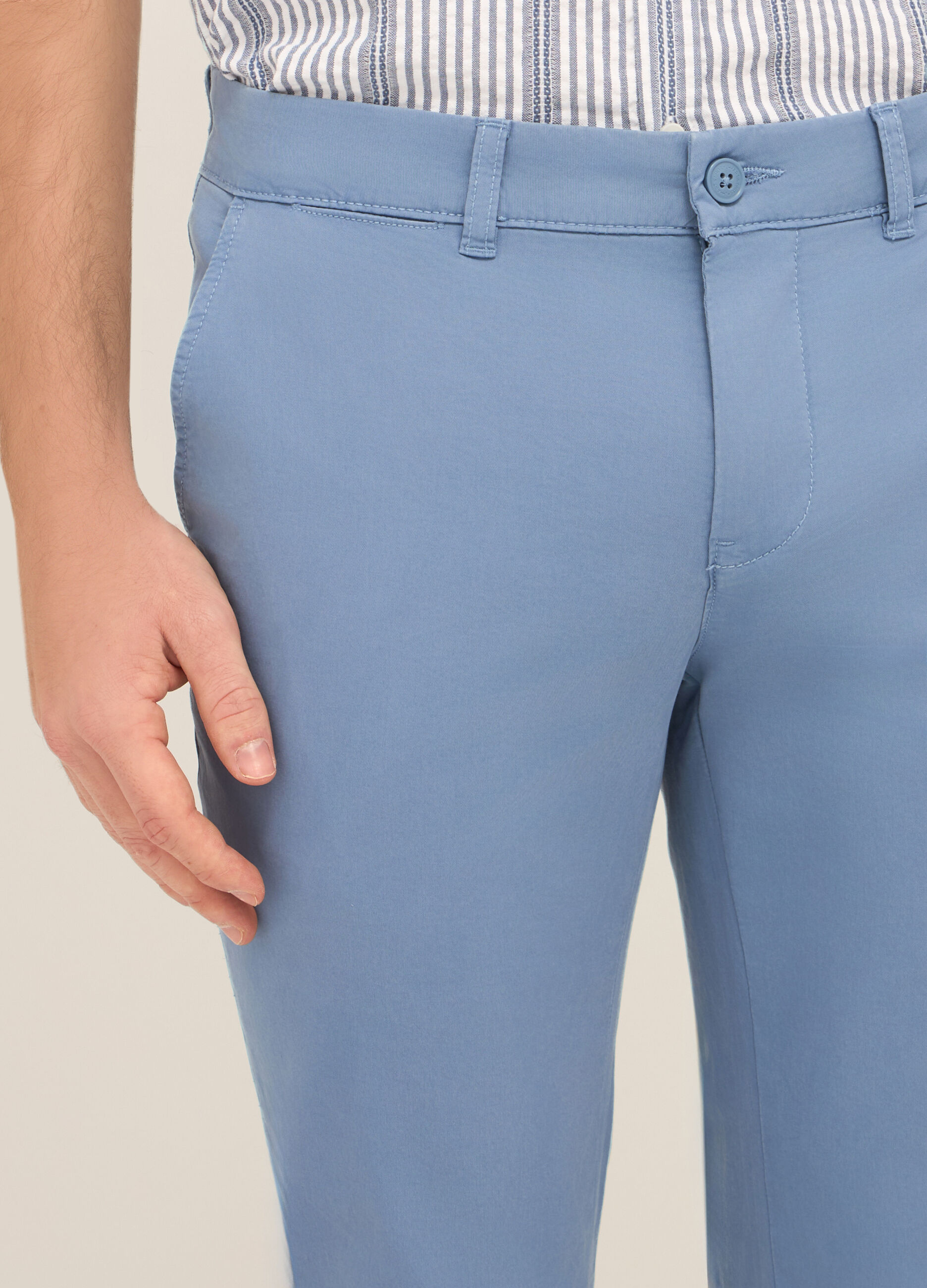 Pantaloni chino in cotone stretch uomo_2