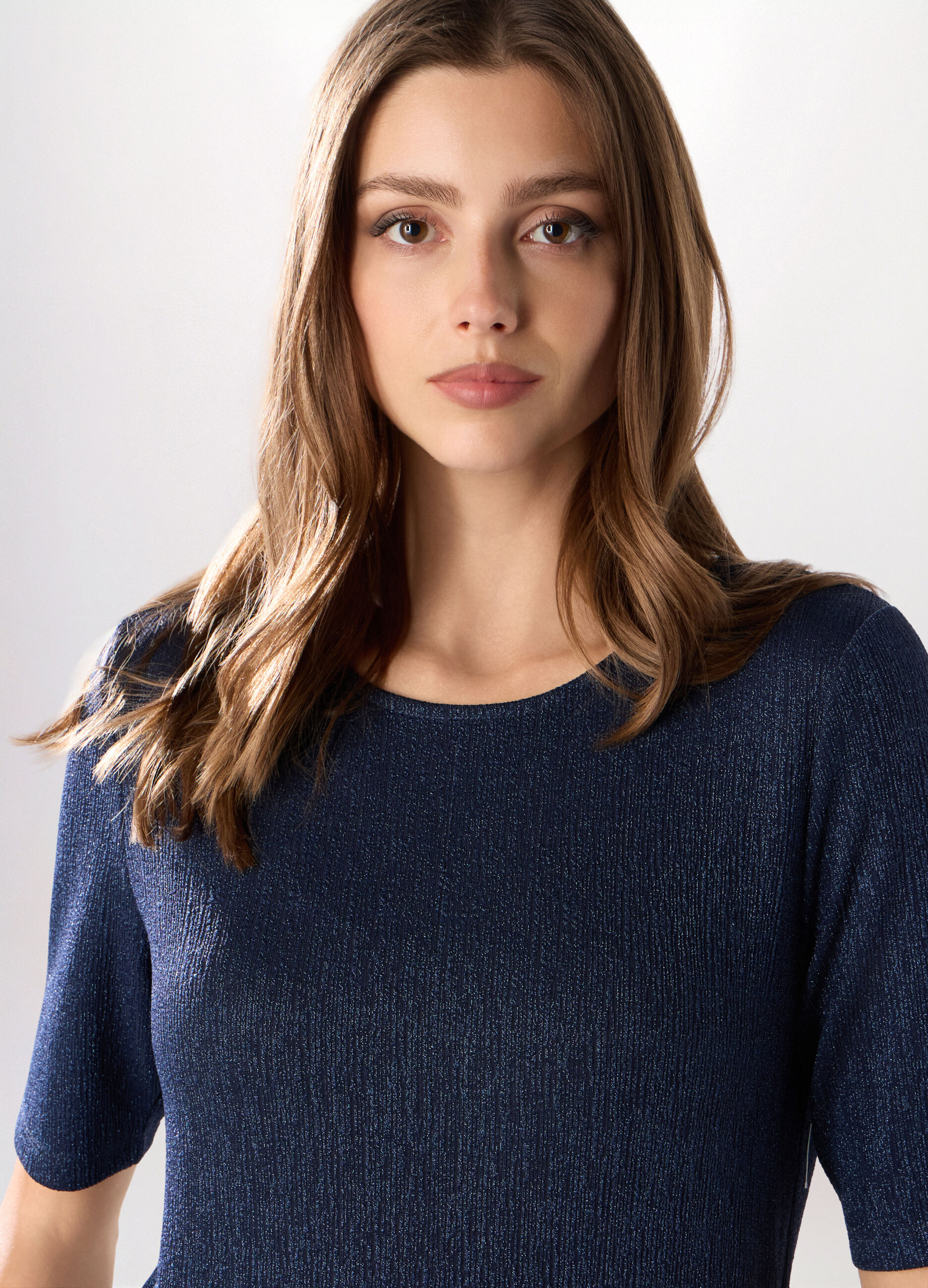 T-shirt crinkle a maniche corte e filo lurex donna_2