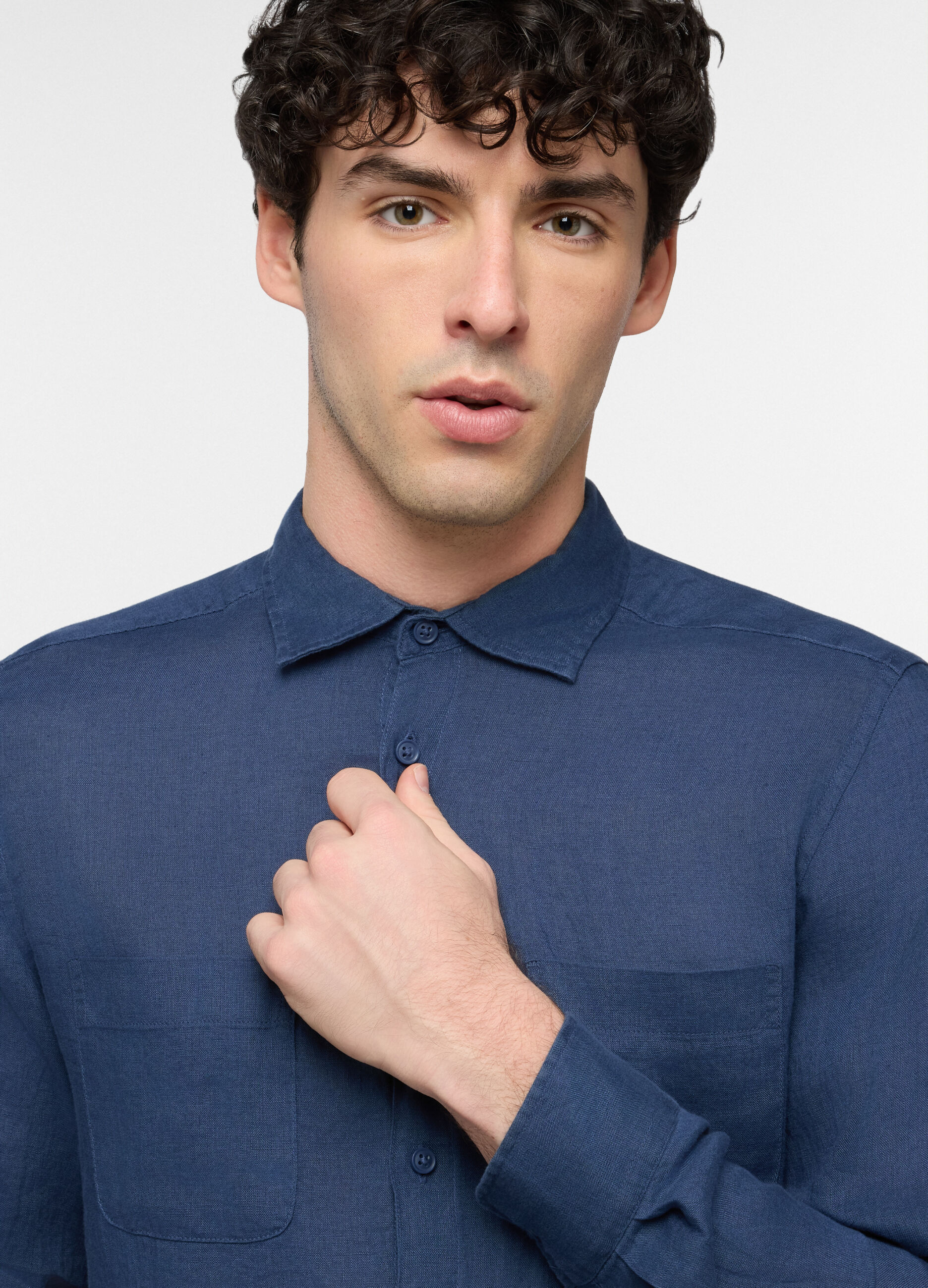 Camicia regular fit in lino con collo classico e doppia tasca uomo_2