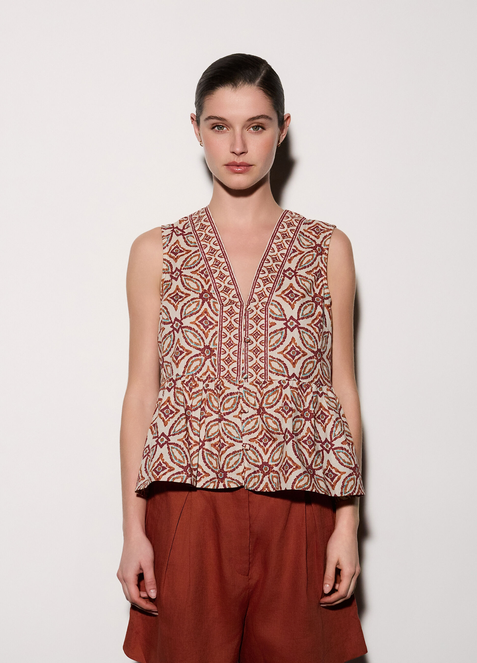 Top con scollo a V misto lino donna_1